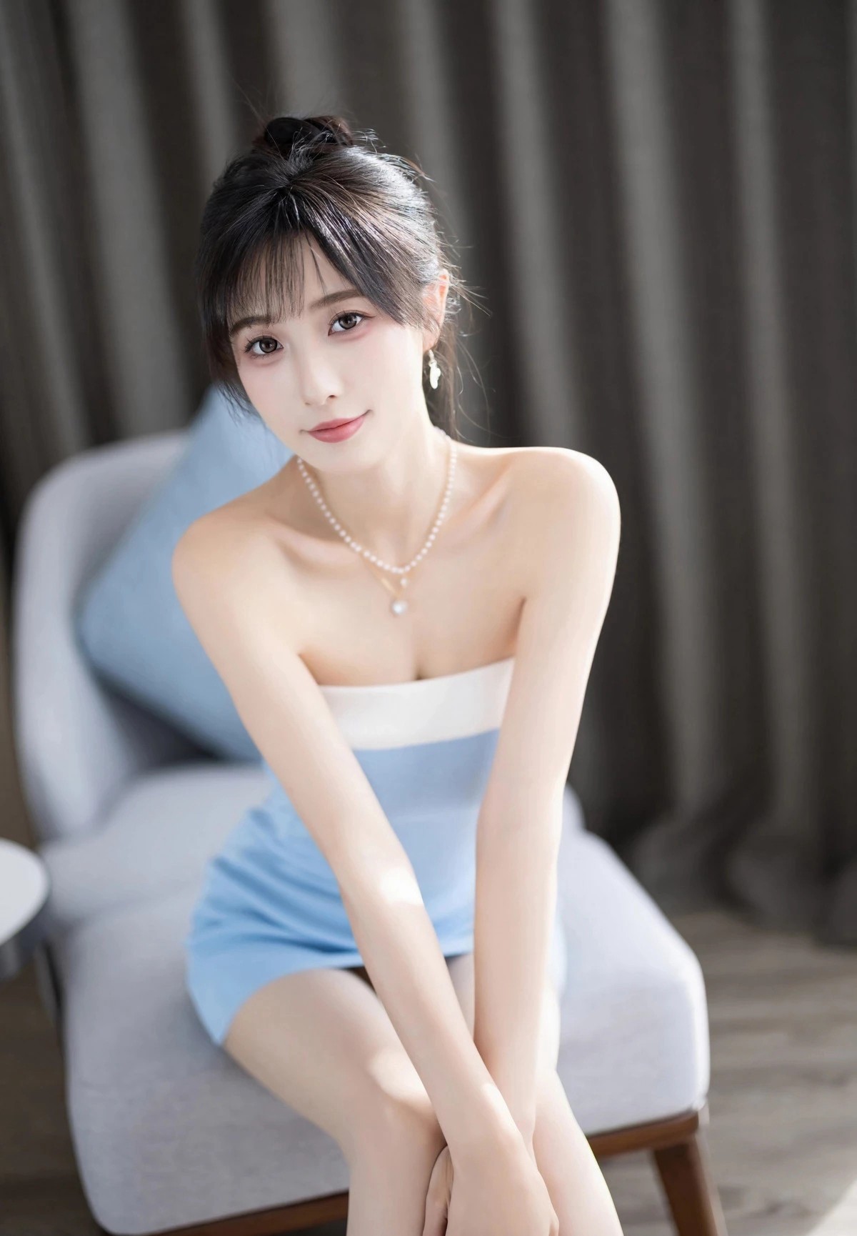 高挑苗条美女小姐姐蓝色紧身抹胸 连衣 短裙 裙高跟穿搭尽显曼妙身材娇媚动人写真私房图集