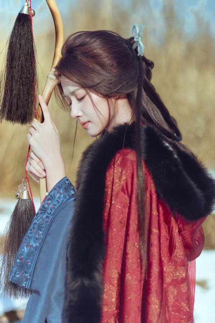 卢昱晓战国袍造型美爆了！清冷破碎忧伤感被赞乱世神女