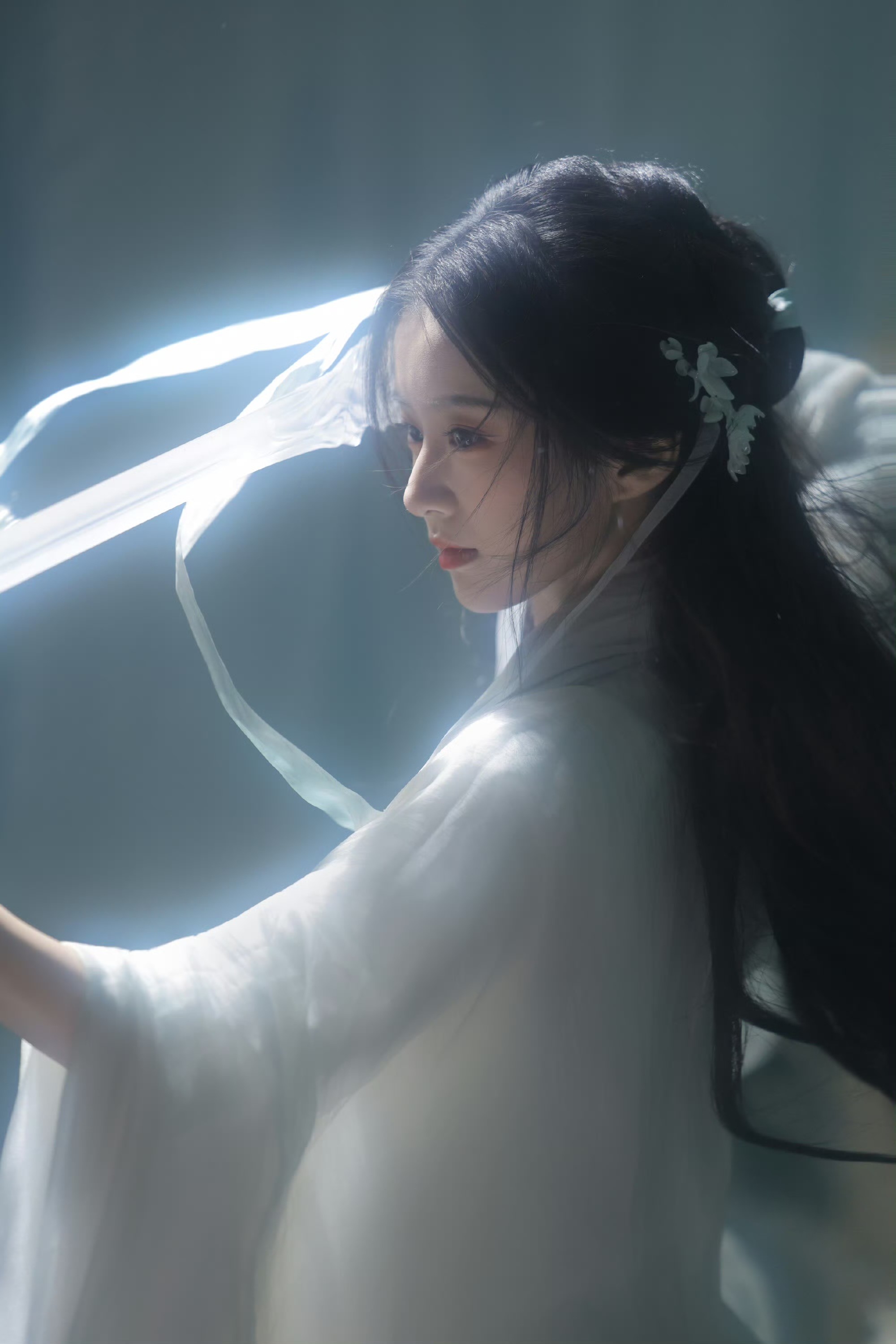 包上恩古风写真：白衣执剑，解锁清冷仙侠感