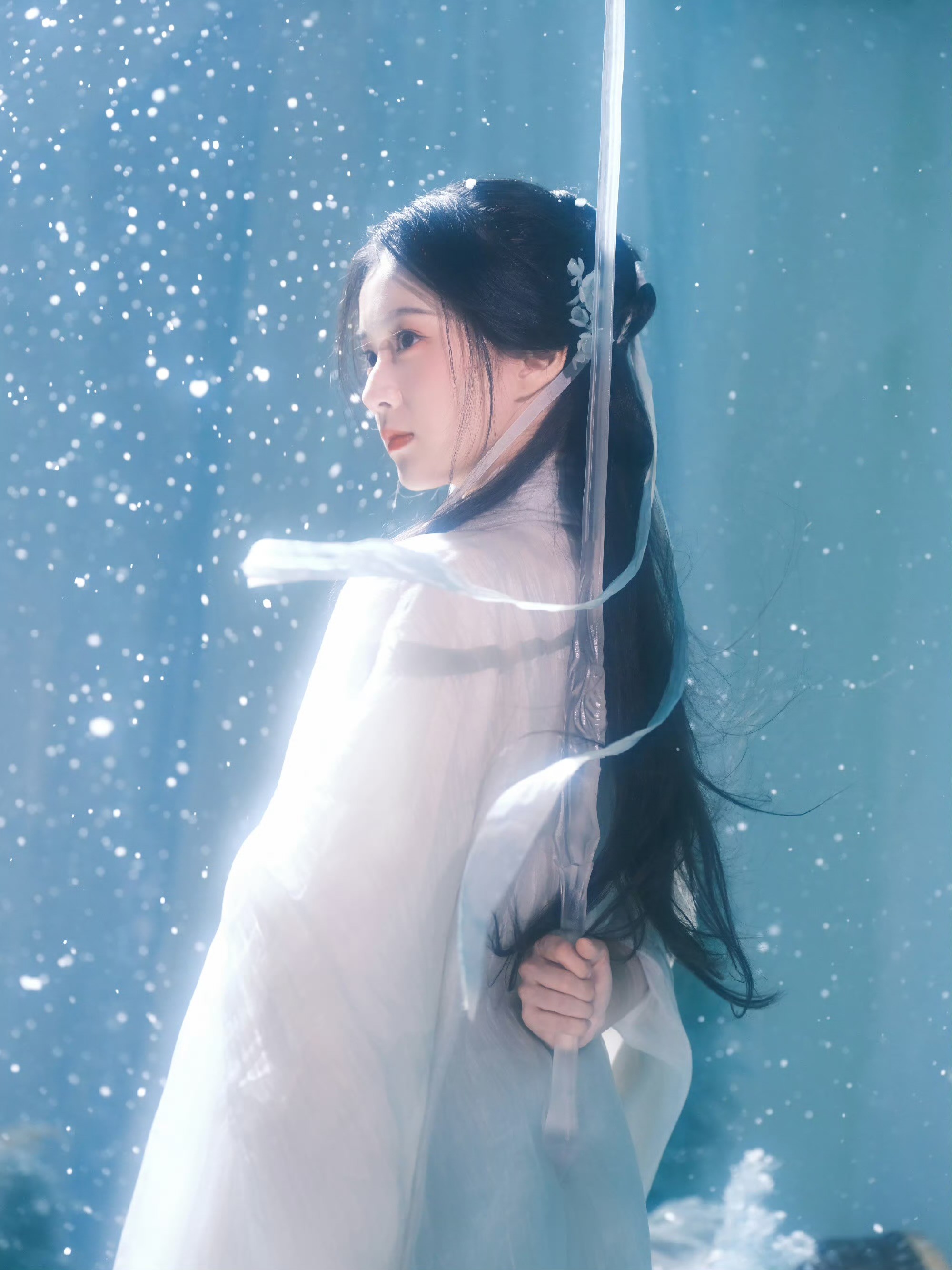 包上恩古风写真：白衣执剑，解锁清冷仙侠感