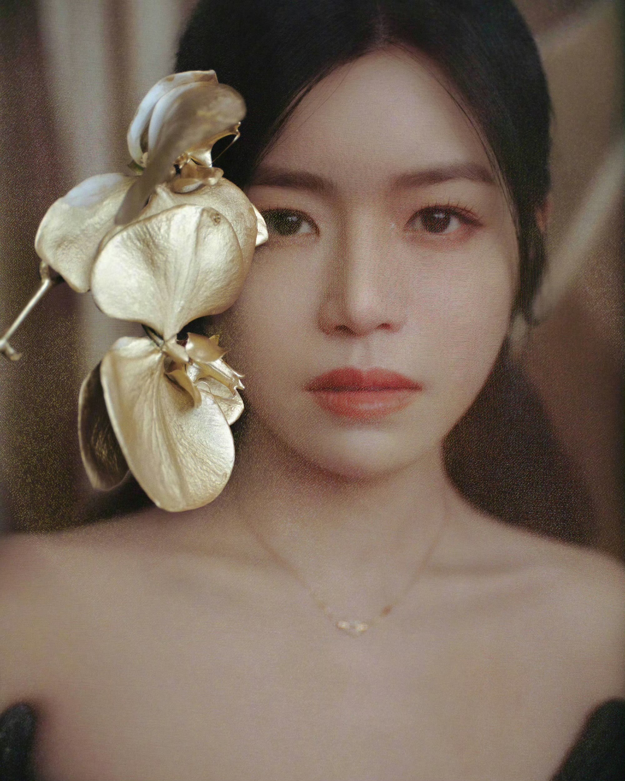 陈妍希黑金礼服造型：甜妹的贵气感范本