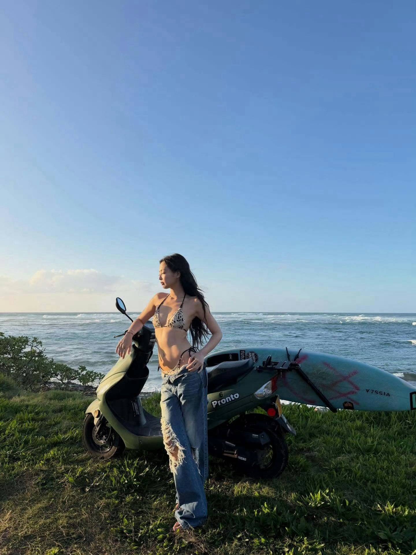 Jennie比基尼大片杀疯了！未修原图曝光，这才是30岁女王的顶级性感