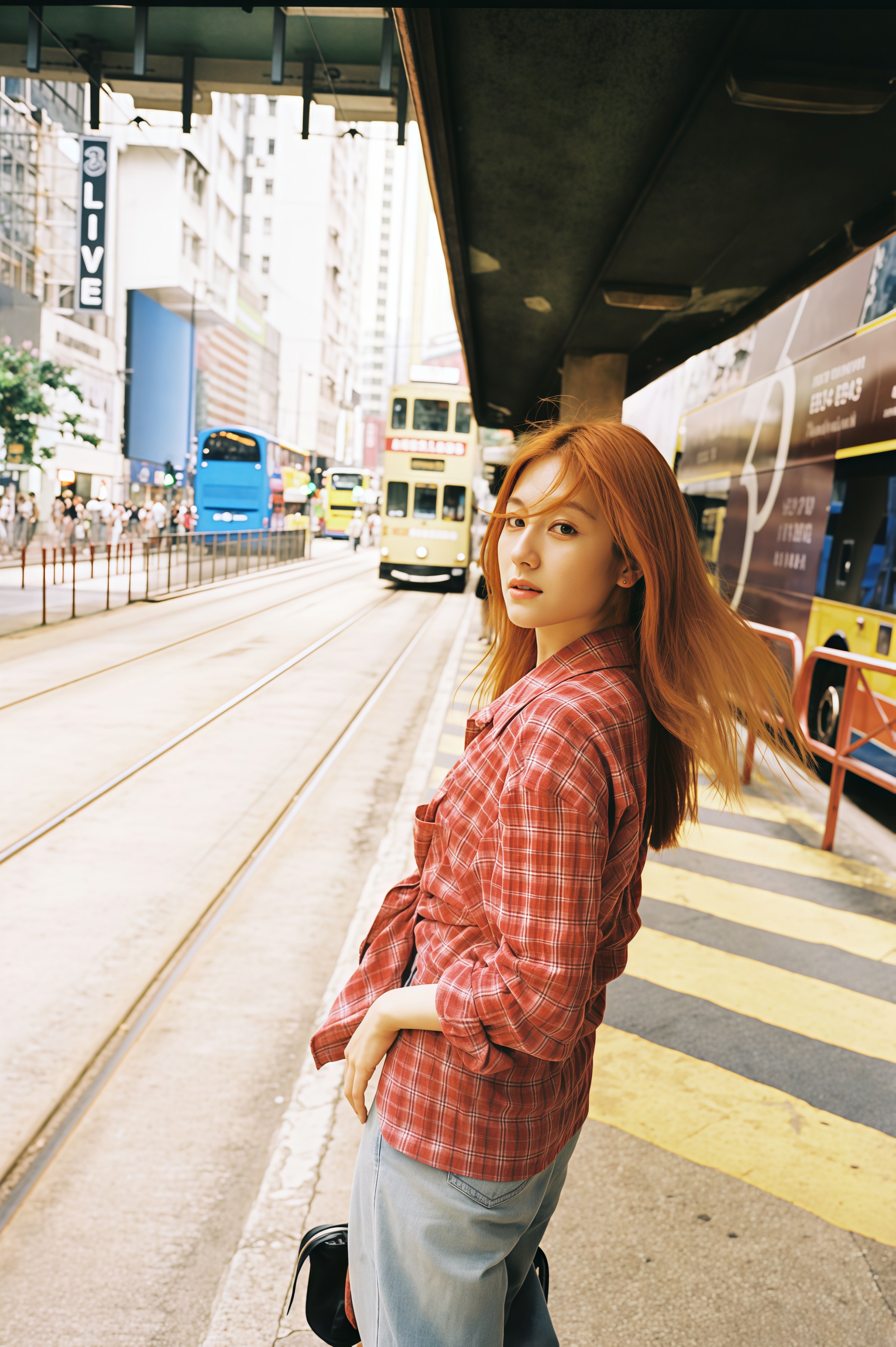 李兰迪格子衫回眸杀！普通人如何把“基础款”穿出美式复古学院风？