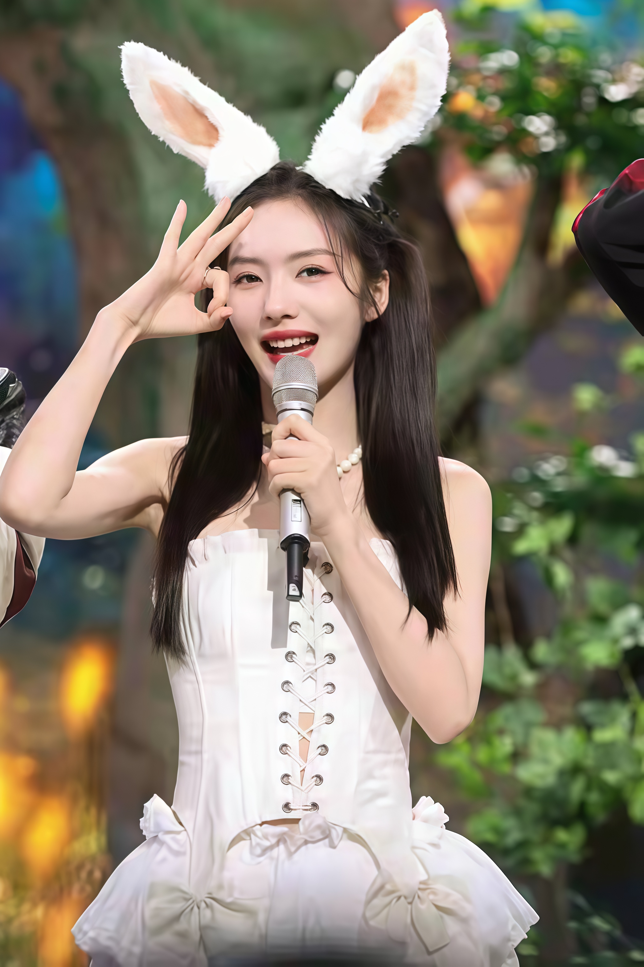 蔡文静小白兔造型杀疯了！又甜又辣谁扛得住