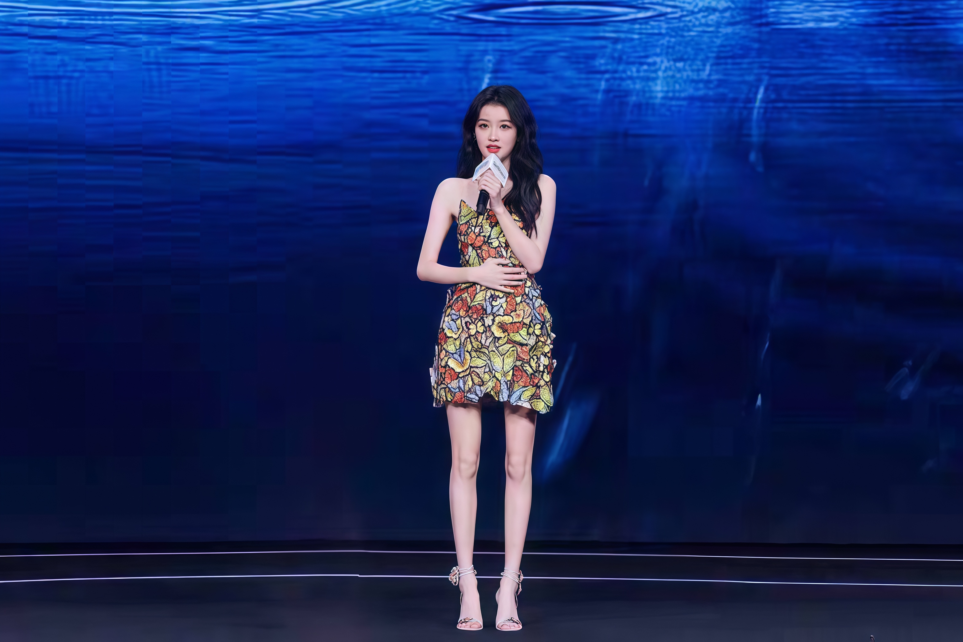 孙怡这是什么“人间美脚”！每双鞋都被她穿出松弛感