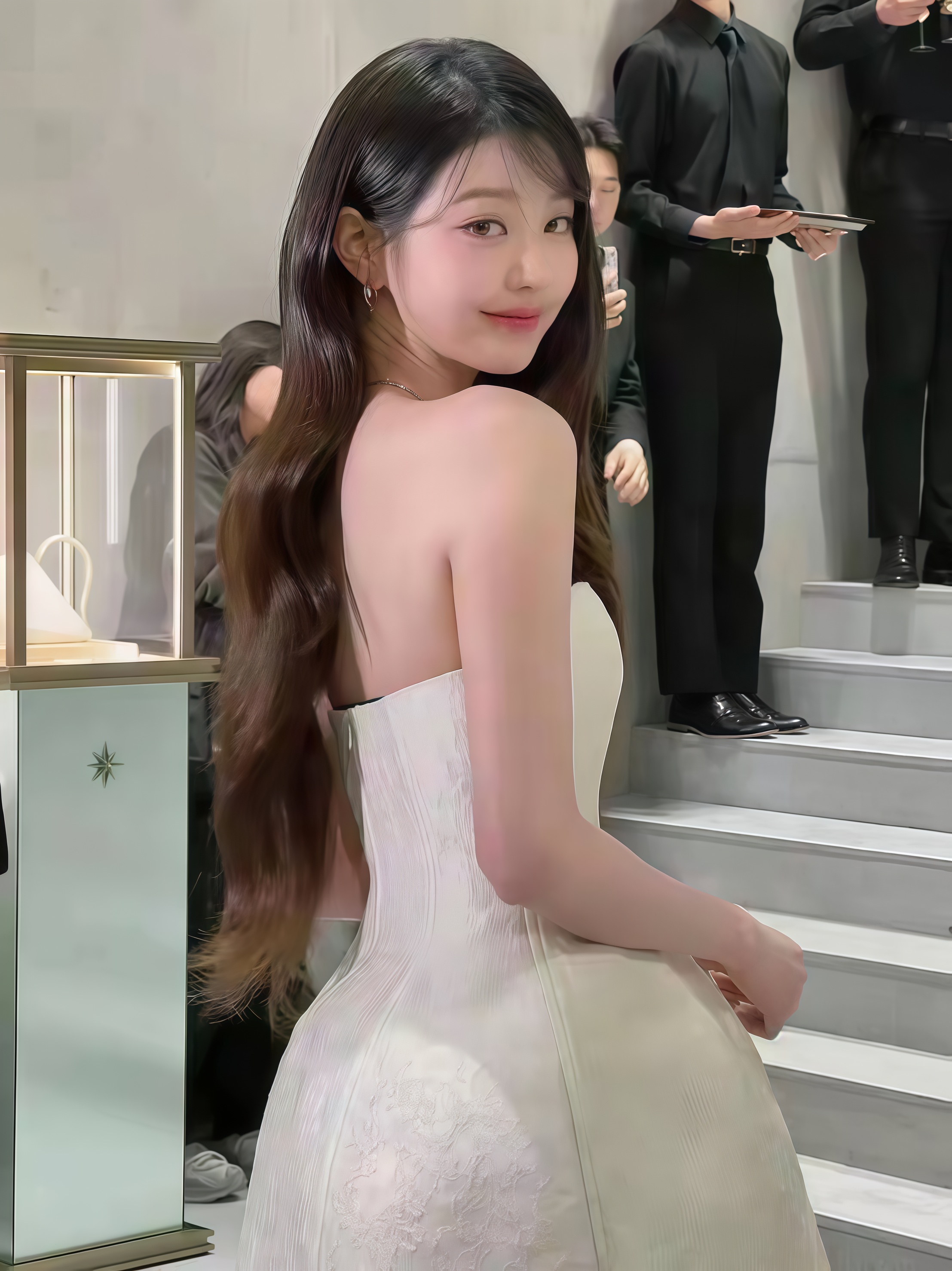 张元英露腿露脚照杀疯了，这“人间反光板”体质谁扛得住