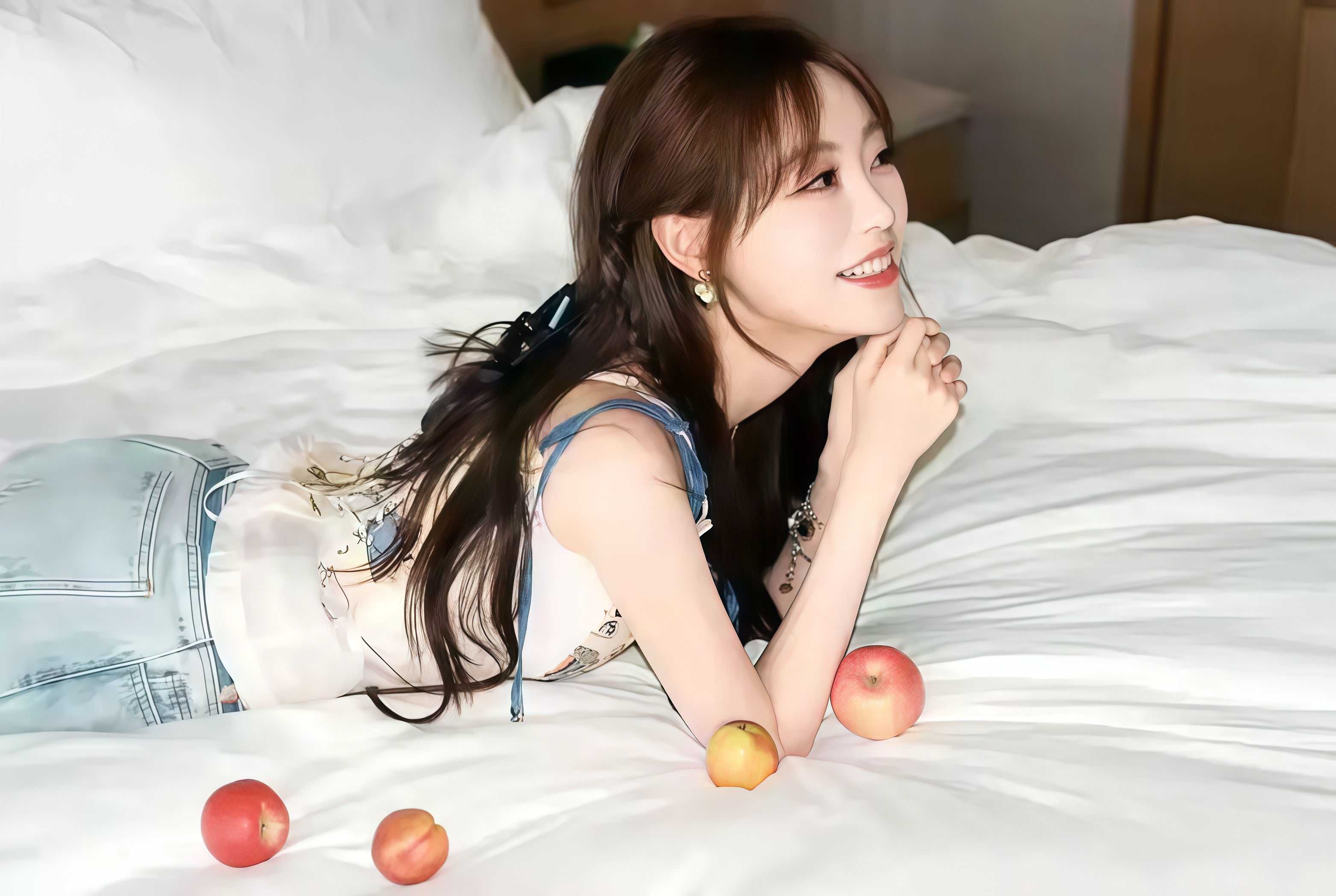 祝绪丹的牛仔吊带杀疯了!3招教你复刻夏日“漫画腿”穿搭 祝绪丹的牛仔吊带杀疯了!3招教你复刻夏日“漫画腿”穿搭