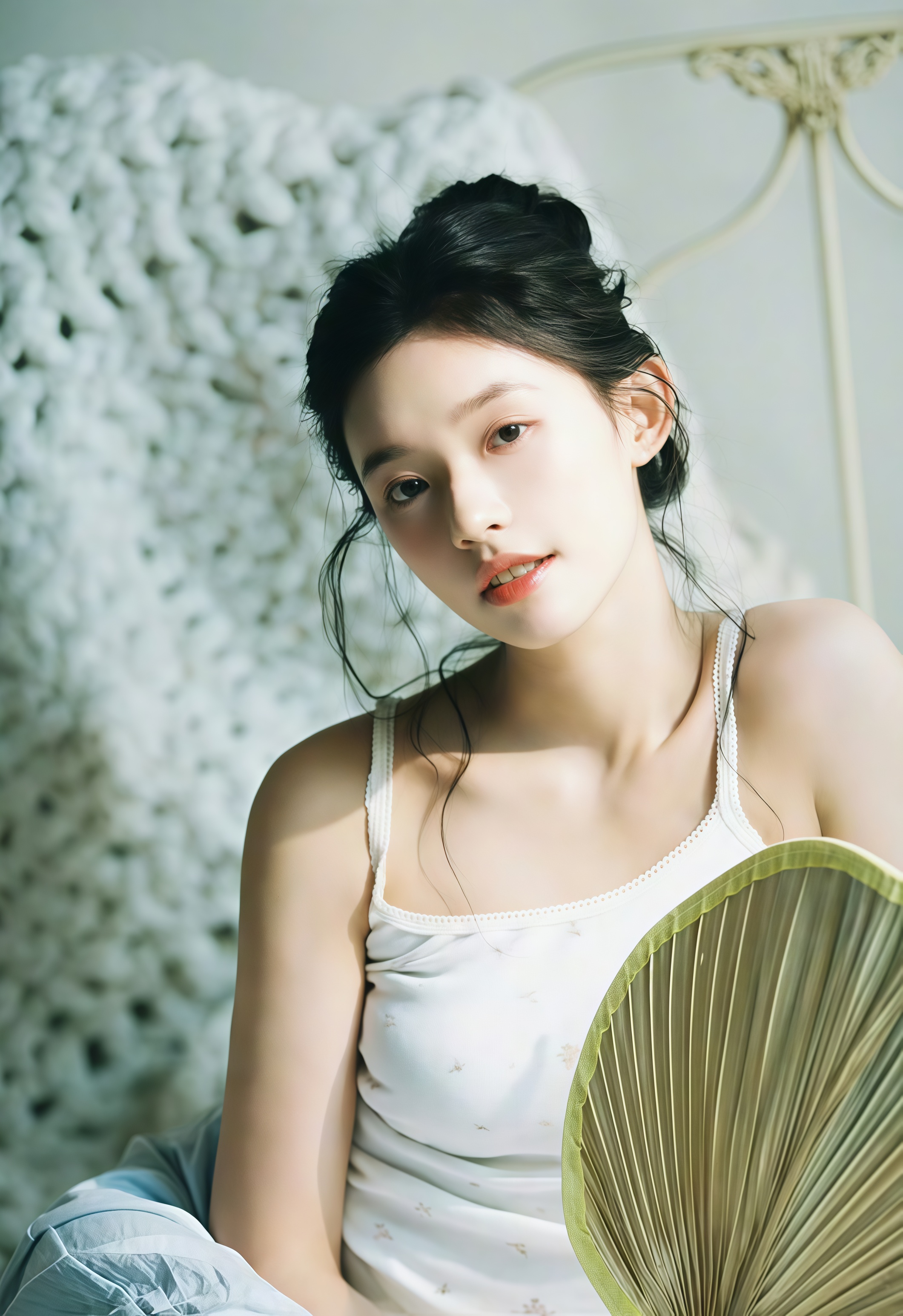 林允吊带丸子头造型宛如清爽小白花,小说里的邻家少女有脸了 林允吊带丸子头造型宛如清爽小白花,小说里的邻家少女有脸了