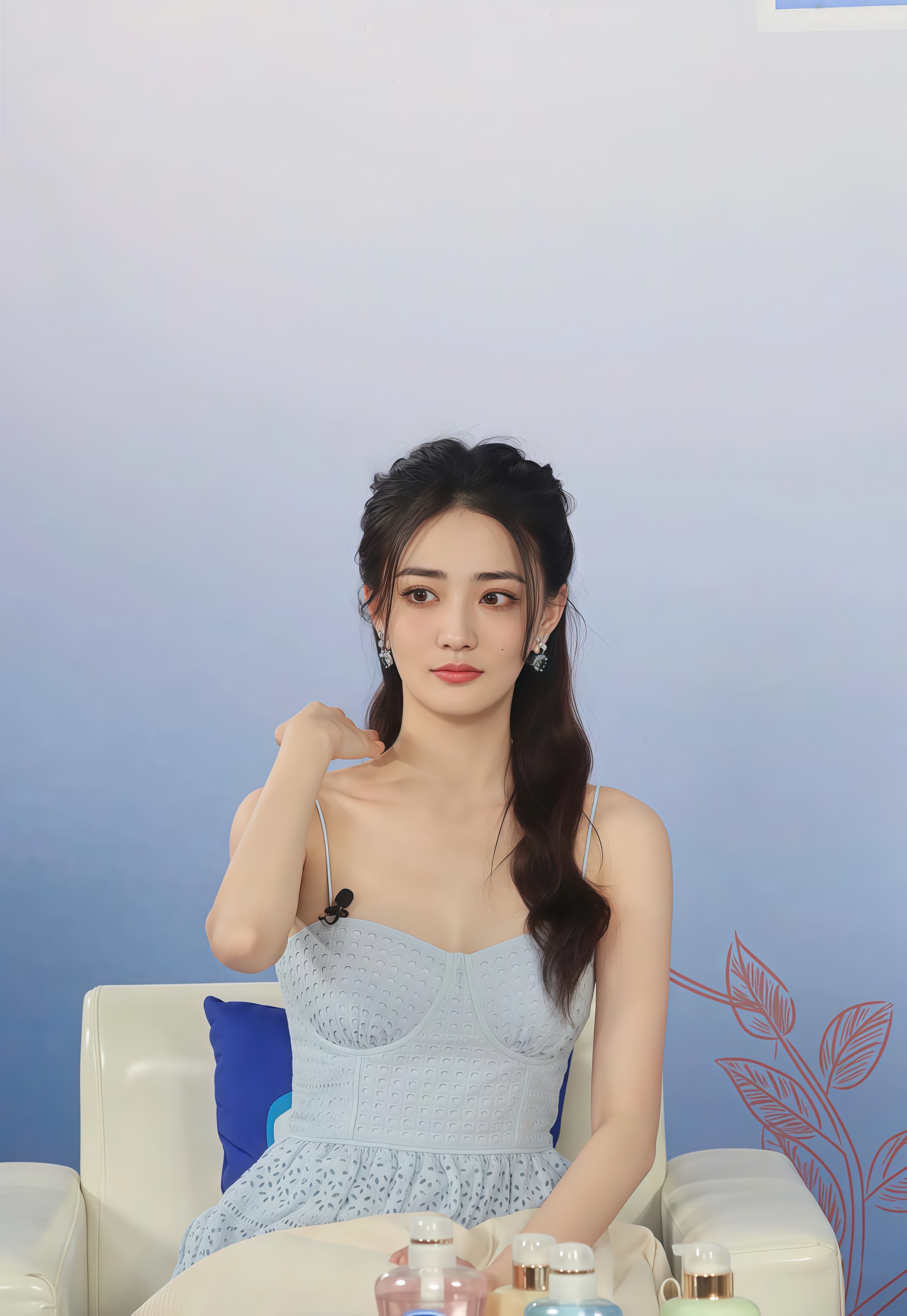 徐璐气质清新,浅蓝吊带裙尽显优雅魅力 徐璐气质清新,浅蓝吊带裙尽显优雅魅力