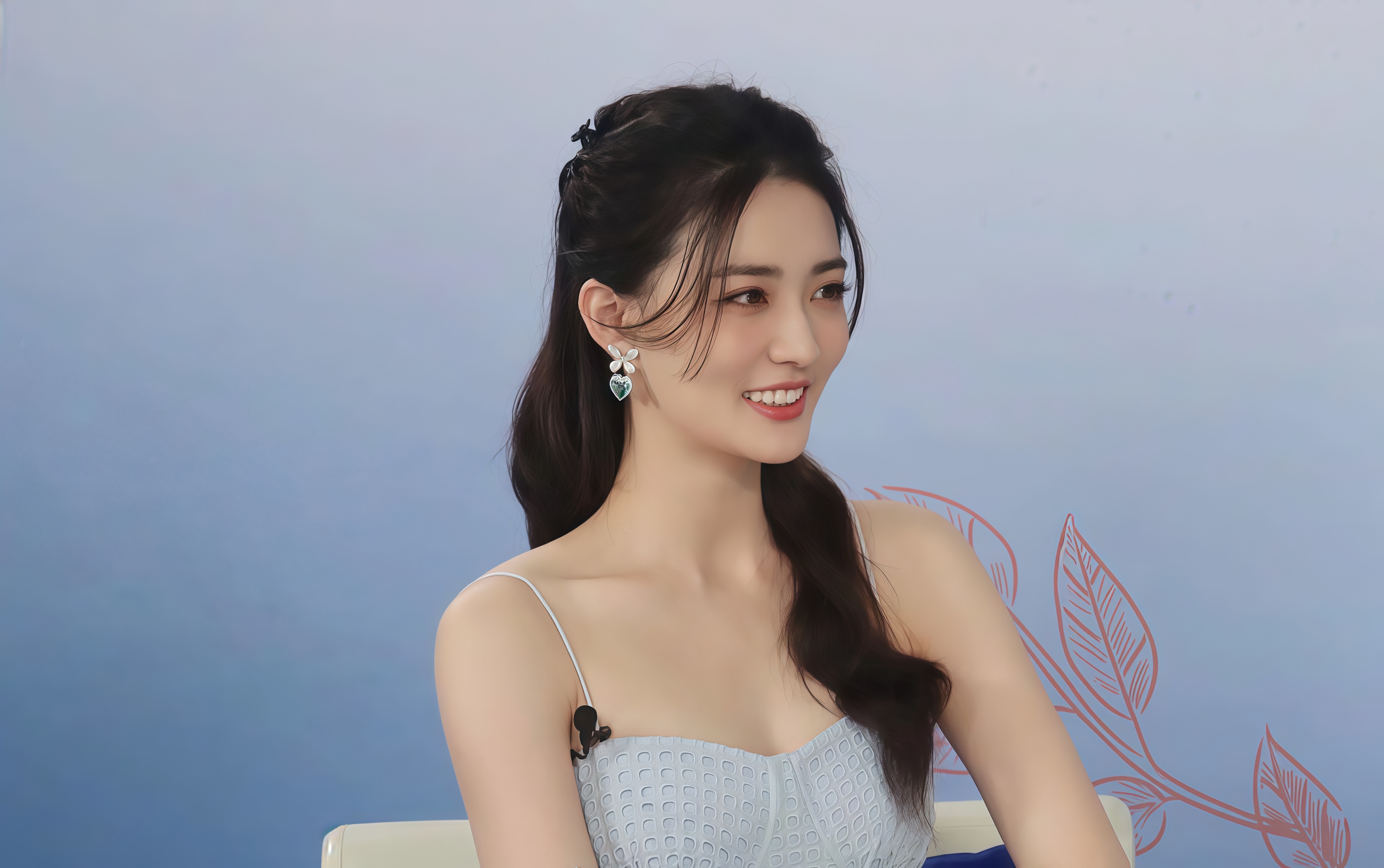 徐璐气质清新,浅蓝吊带裙尽显优雅魅力 徐璐气质清新,浅蓝吊带裙尽显优雅魅力