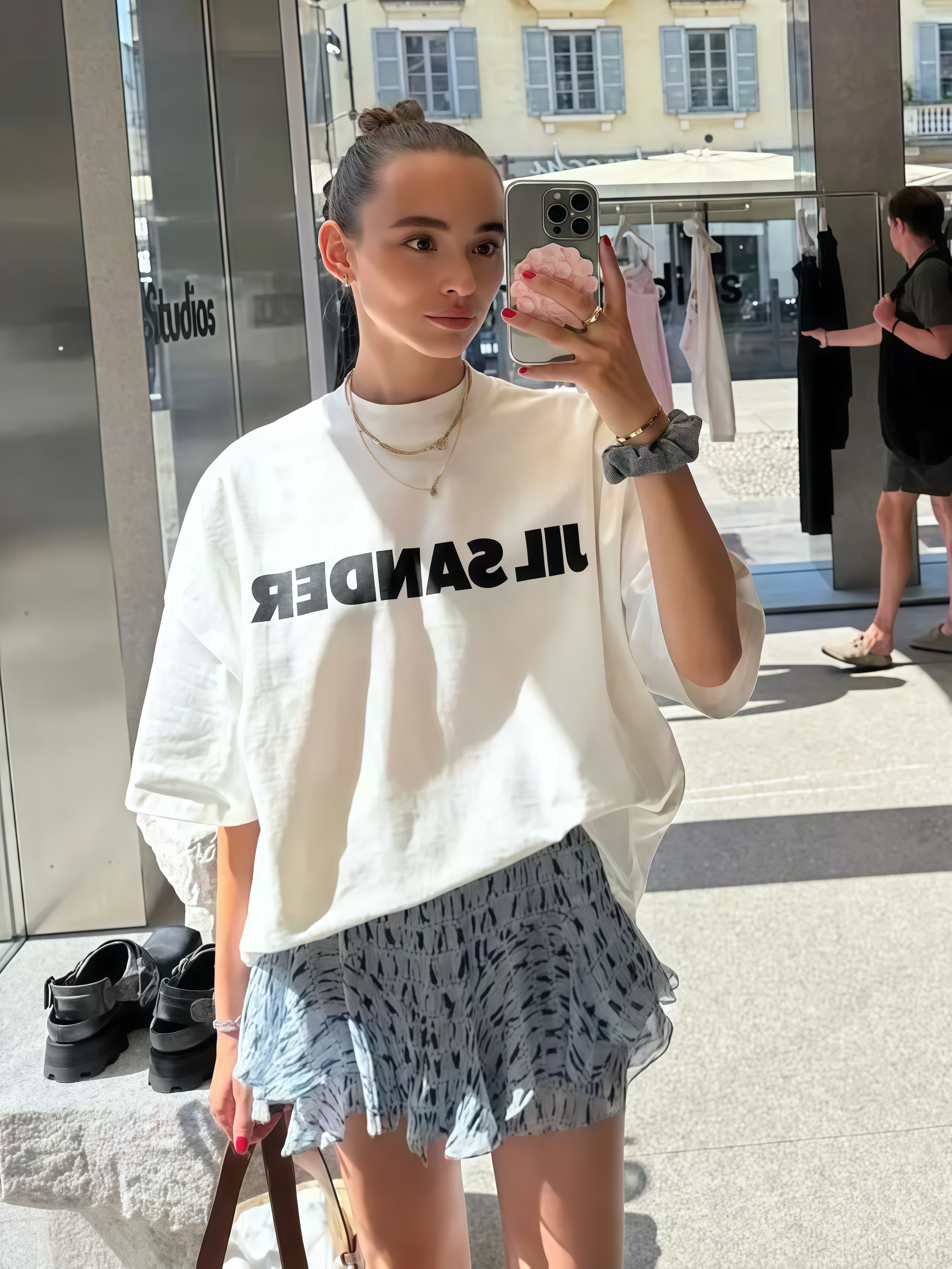 时尚博主Eviwave 的 ins 穿搭课:如何用基础款搭出「不费力的时髦感」? 时尚博主Eviwave 的 ins 穿搭课:如何用基础款搭出「不费力的时髦感」?