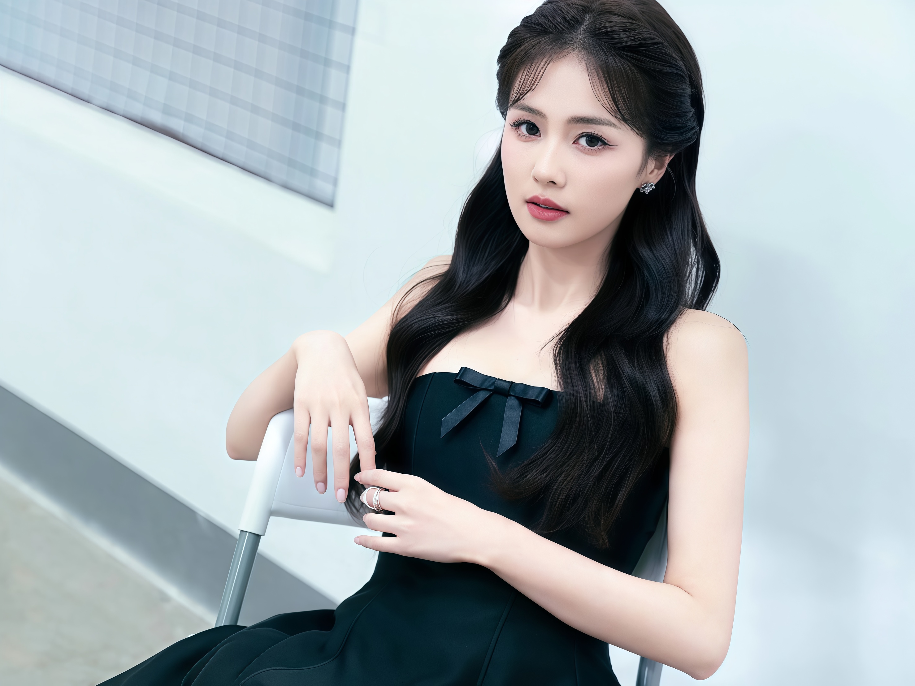 白鹿黑裙展曼妙身姿,优雅气质藏不住