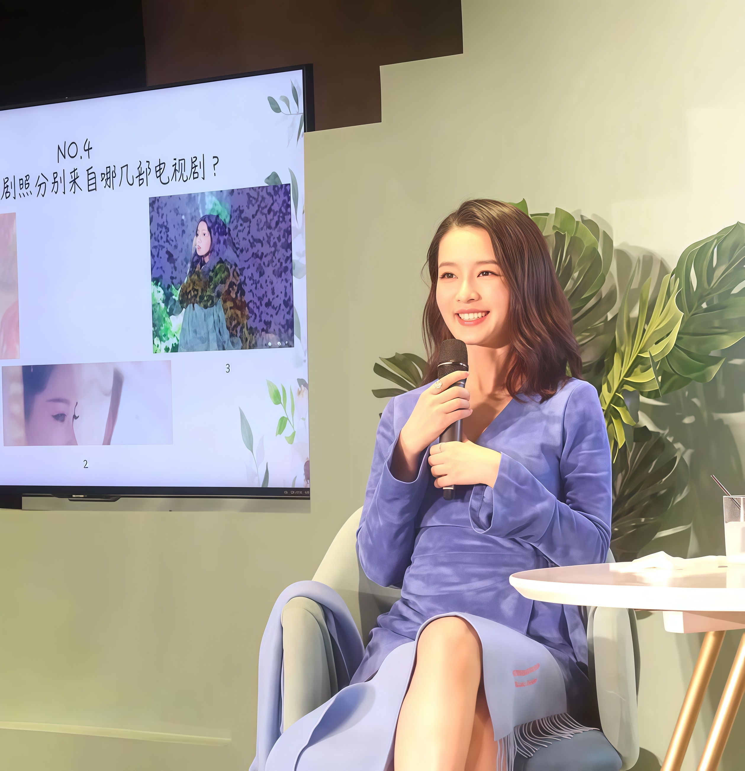 李沁短裙配丝袜?肉色丝袜勾勒大长腿,女人味爆棚