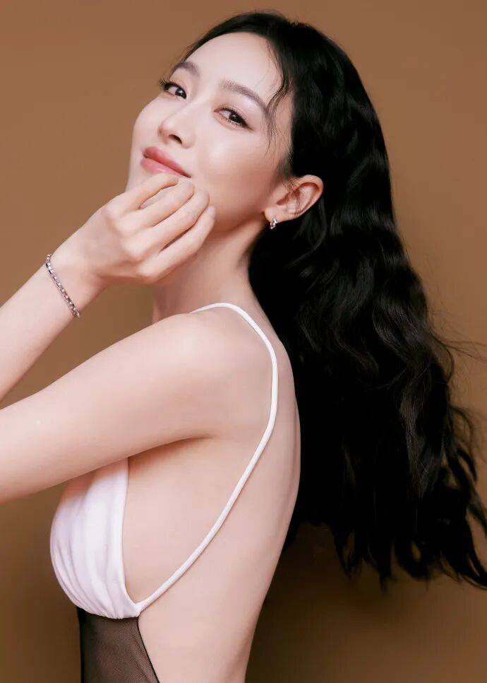 宋茜穿薄纱裙露出美背和马甲线!雪肤玉貌性感撩人 宋茜穿薄纱裙露出美背和马甲线!雪肤玉貌性感撩人