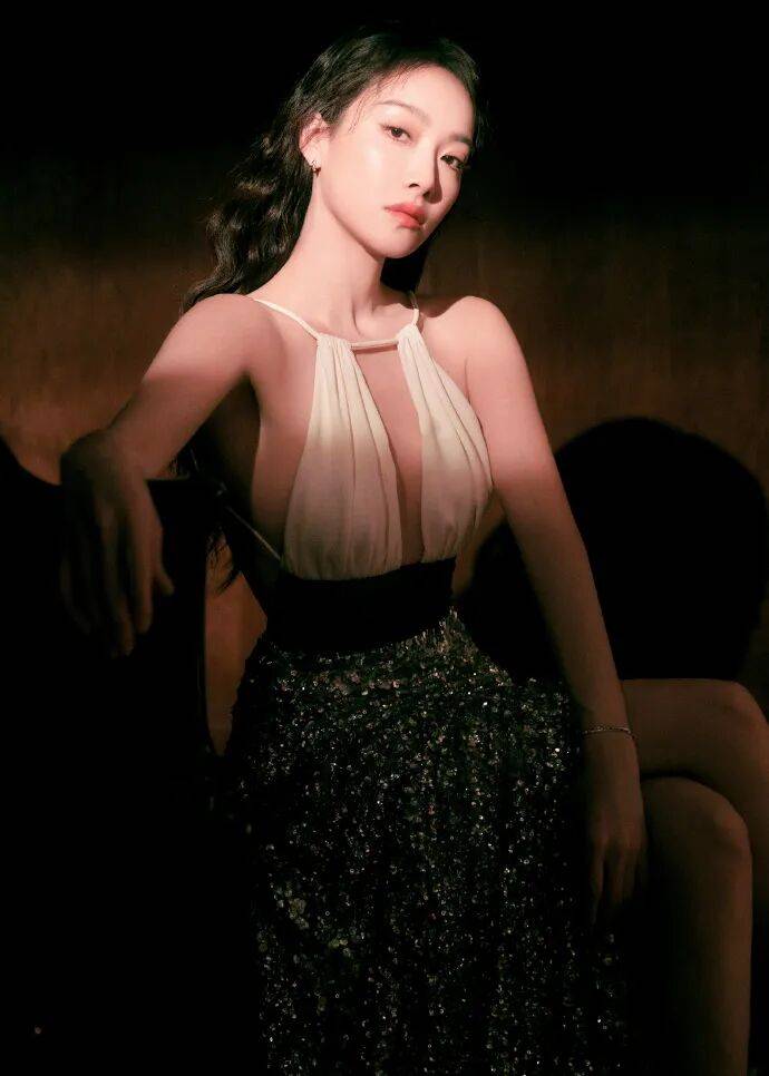 宋茜穿薄纱裙露出美背和马甲线!雪肤玉貌性感撩人 宋茜穿薄纱裙露出美背和马甲线!雪肤玉貌性感撩人