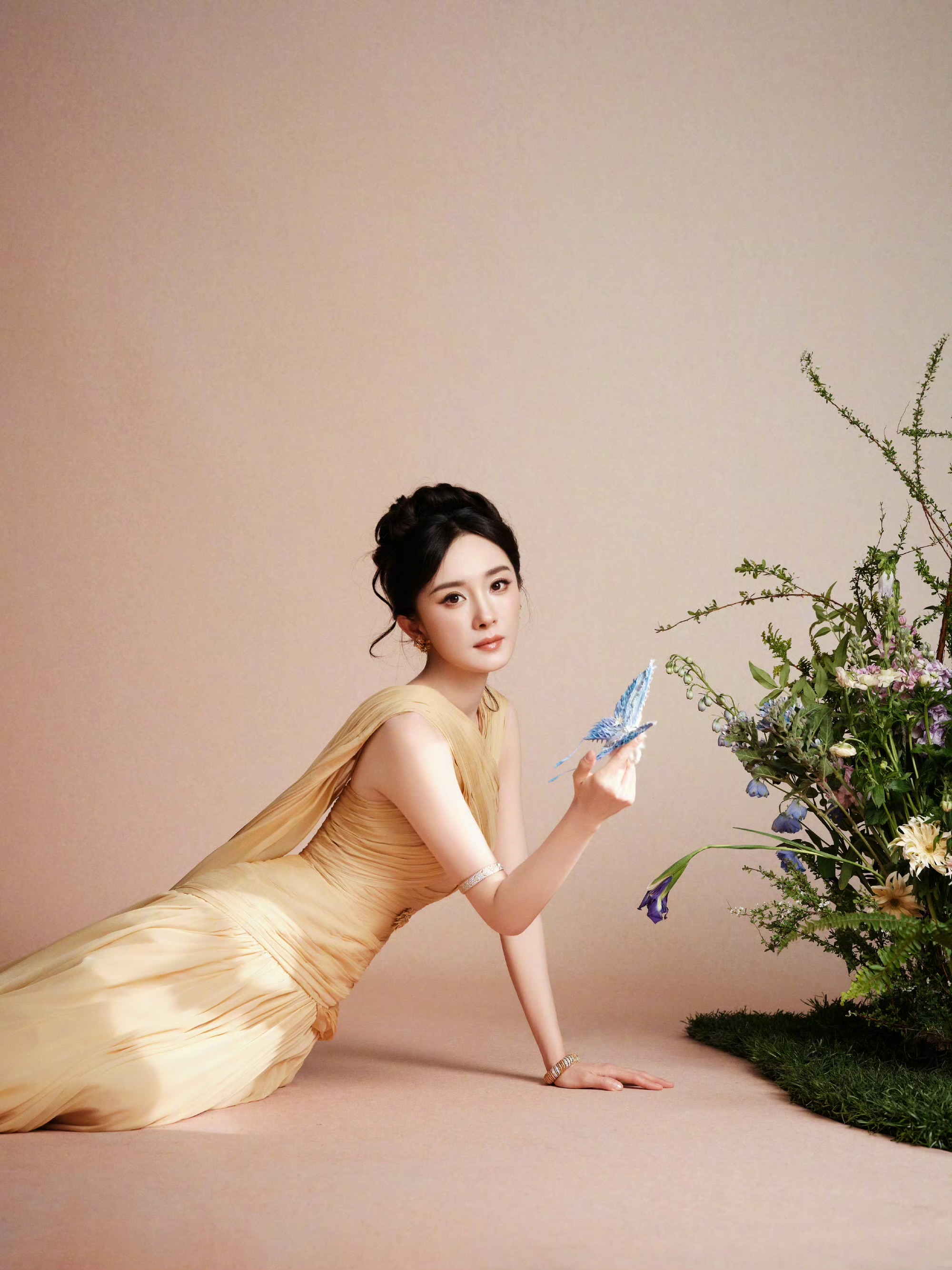 杨幂身着黄色礼裙造型优雅明媚,展现温婉大气气质 杨幂身着黄色礼裙造型优雅明媚,展现温婉大气气质