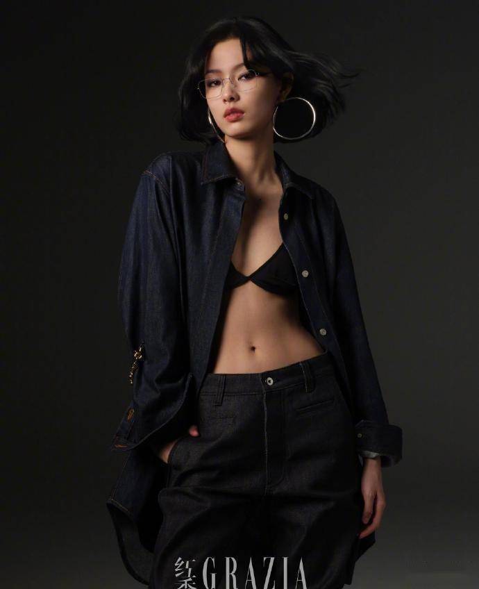 维密超模红秀封面大片,这身材真的不愧是超模 维密超模红秀封面大片,这身材真的不愧是超模