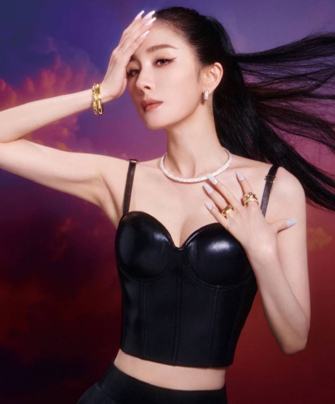 杨幂新刊大片 月下魅影科技感十足未来女战士 杨幂新刊大片 月下魅影科技感十足未来女战士