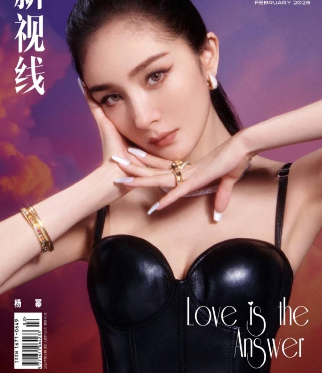 杨幂新刊大片 月下魅影科技感十足未来女战士 杨幂新刊大片 月下魅影科技感十足未来女战士