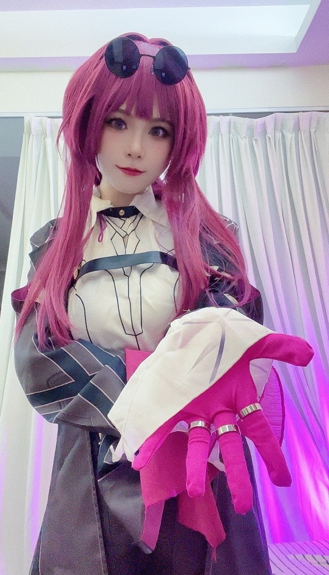 《崩坏:星穹铁道》卡芙卡cosplay 《崩坏:星穹铁道》卡芙卡cosplay