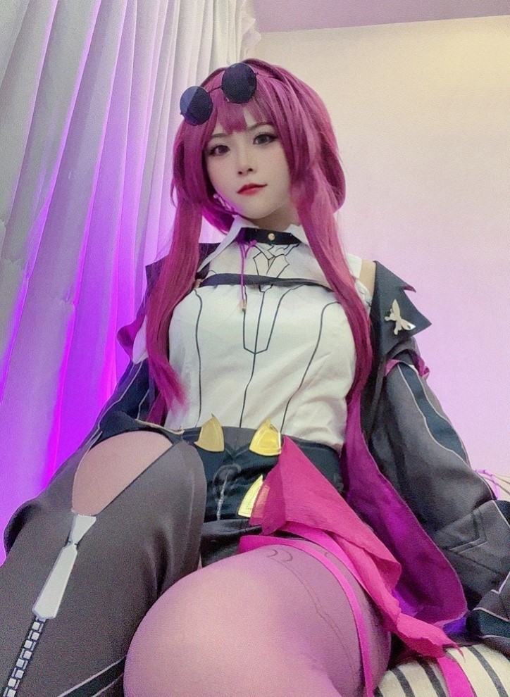 《崩坏:星穹铁道》卡芙卡cosplay 《崩坏:星穹铁道》卡芙卡cosplay