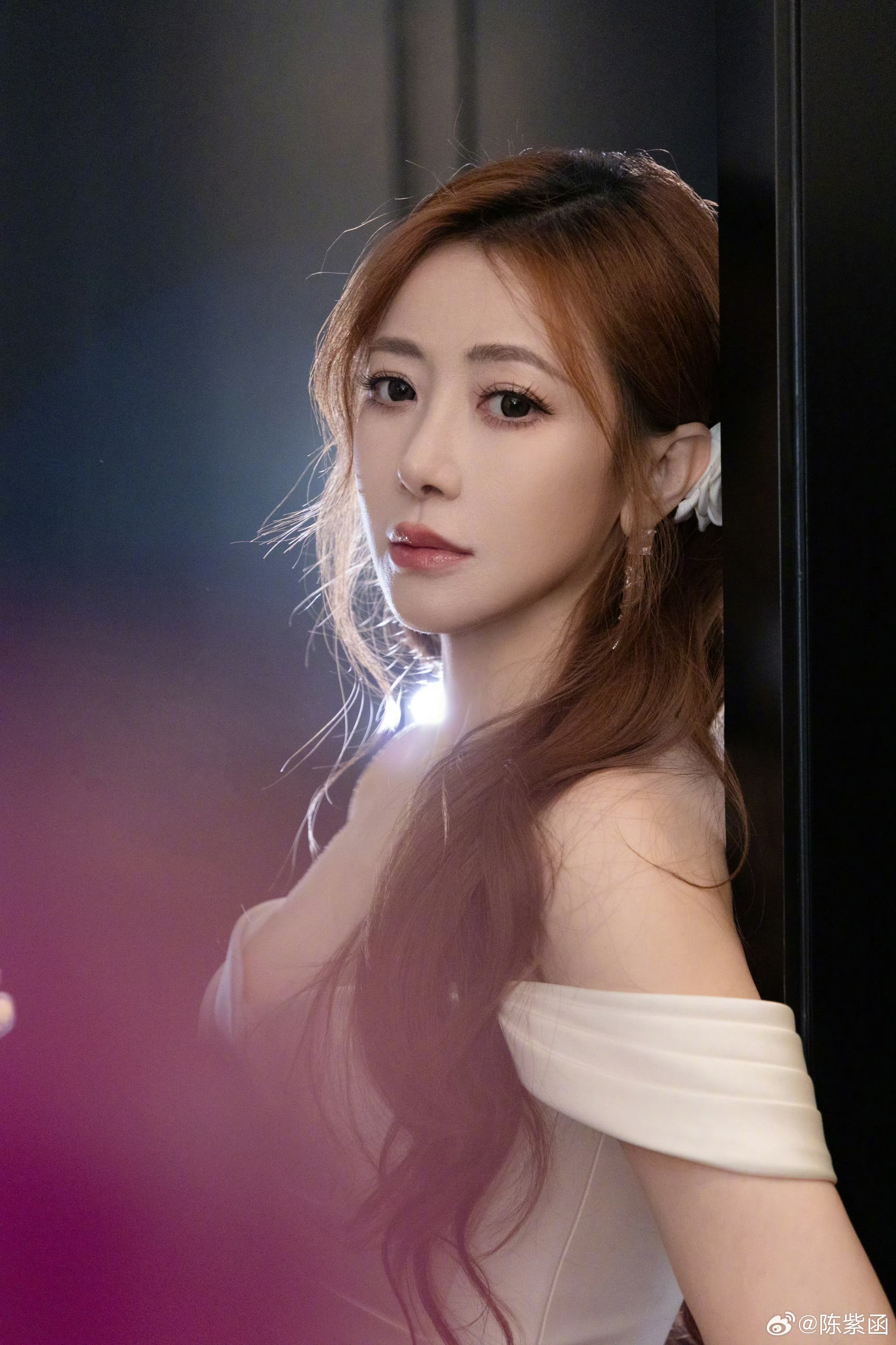 陈紫函优雅白裙，美的令人心动