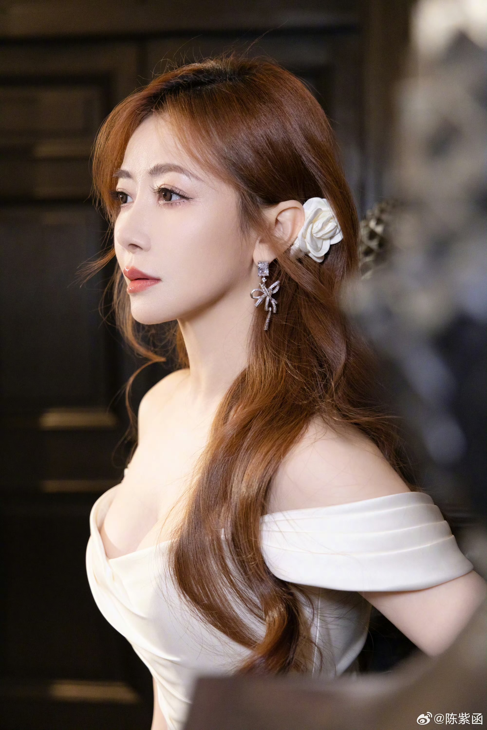 陈紫函优雅白裙，美的令人心动