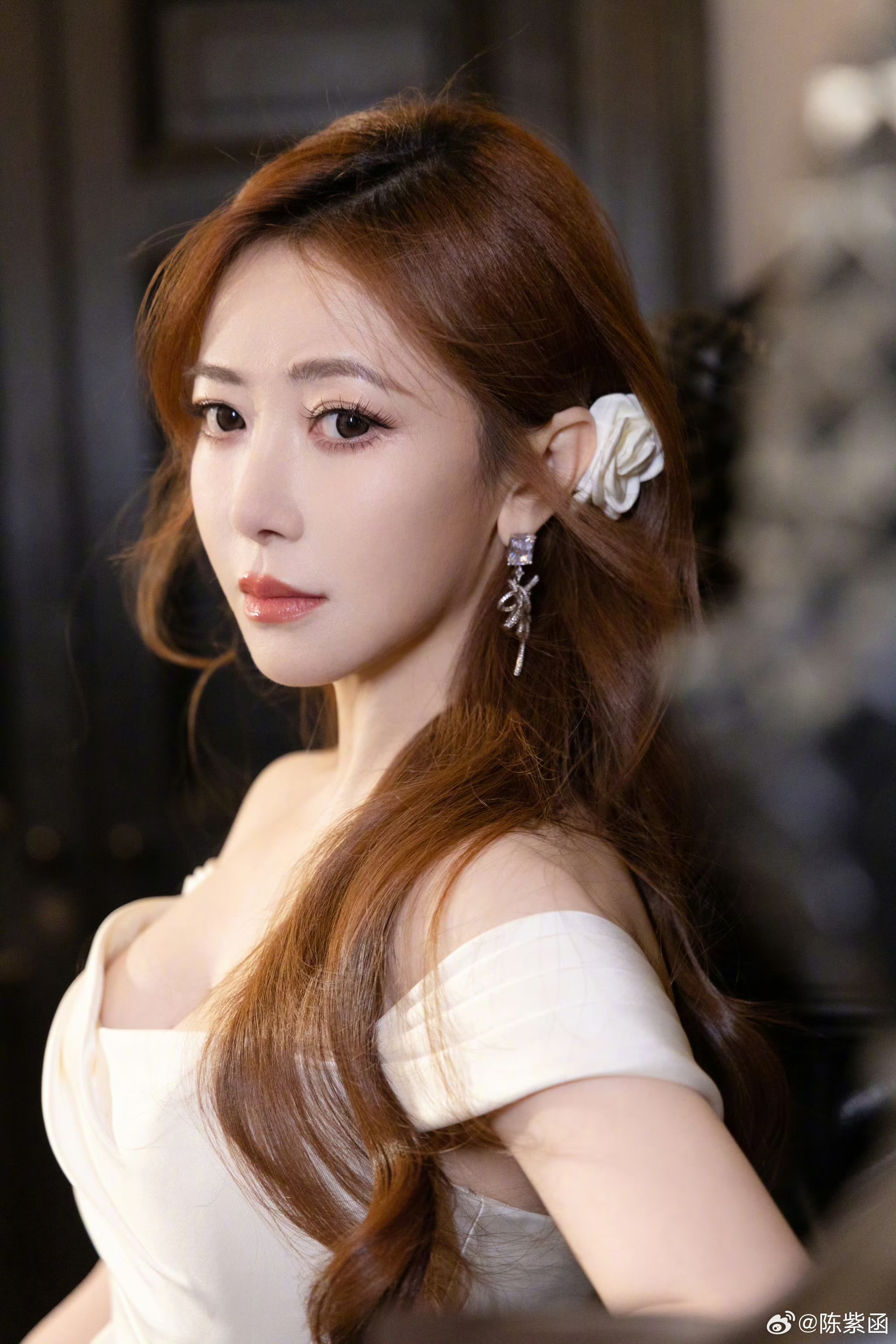 陈紫函优雅白裙，美的令人心动