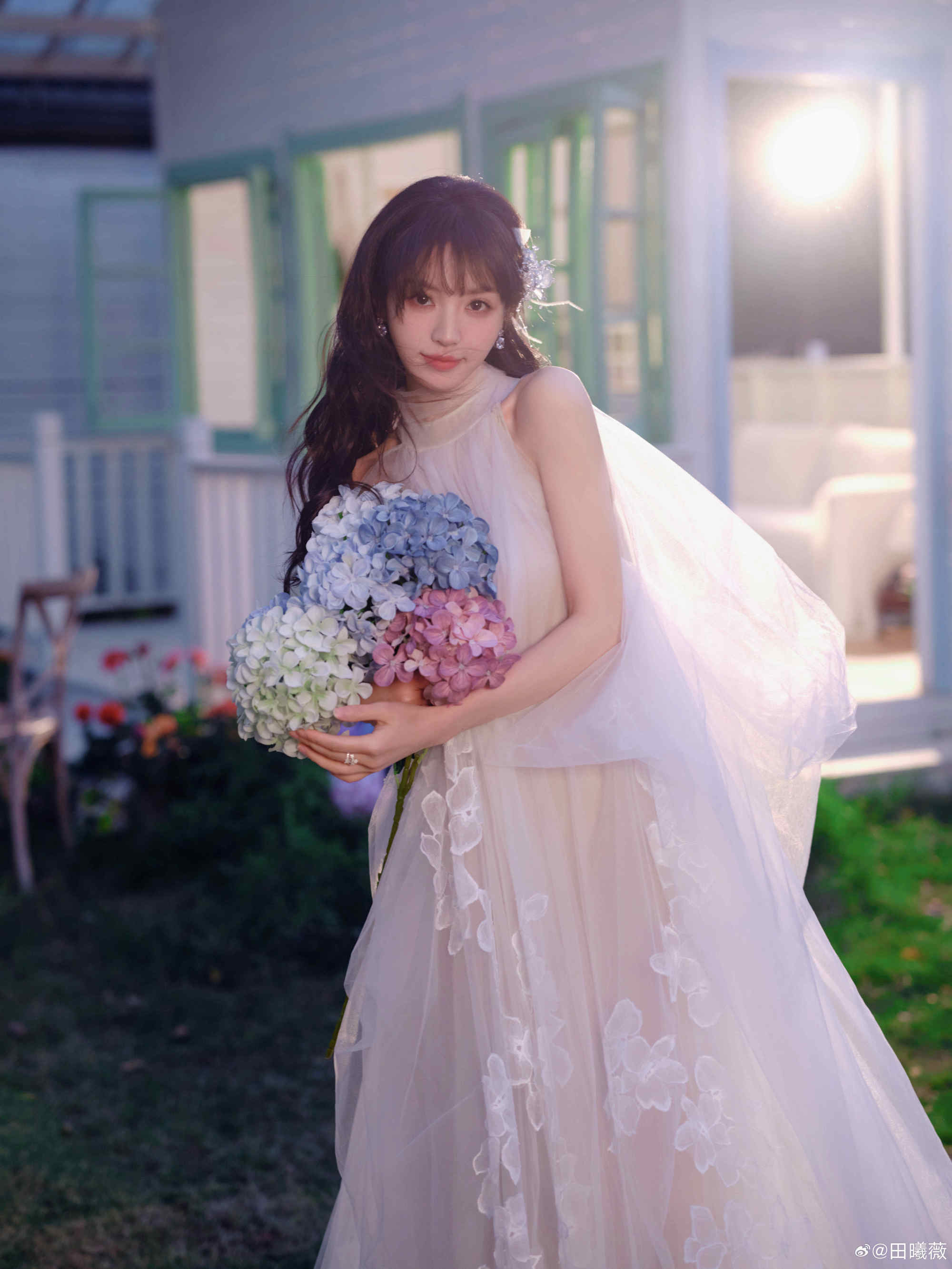 田曦薇非正式跨年派对长裙梦幻穿搭