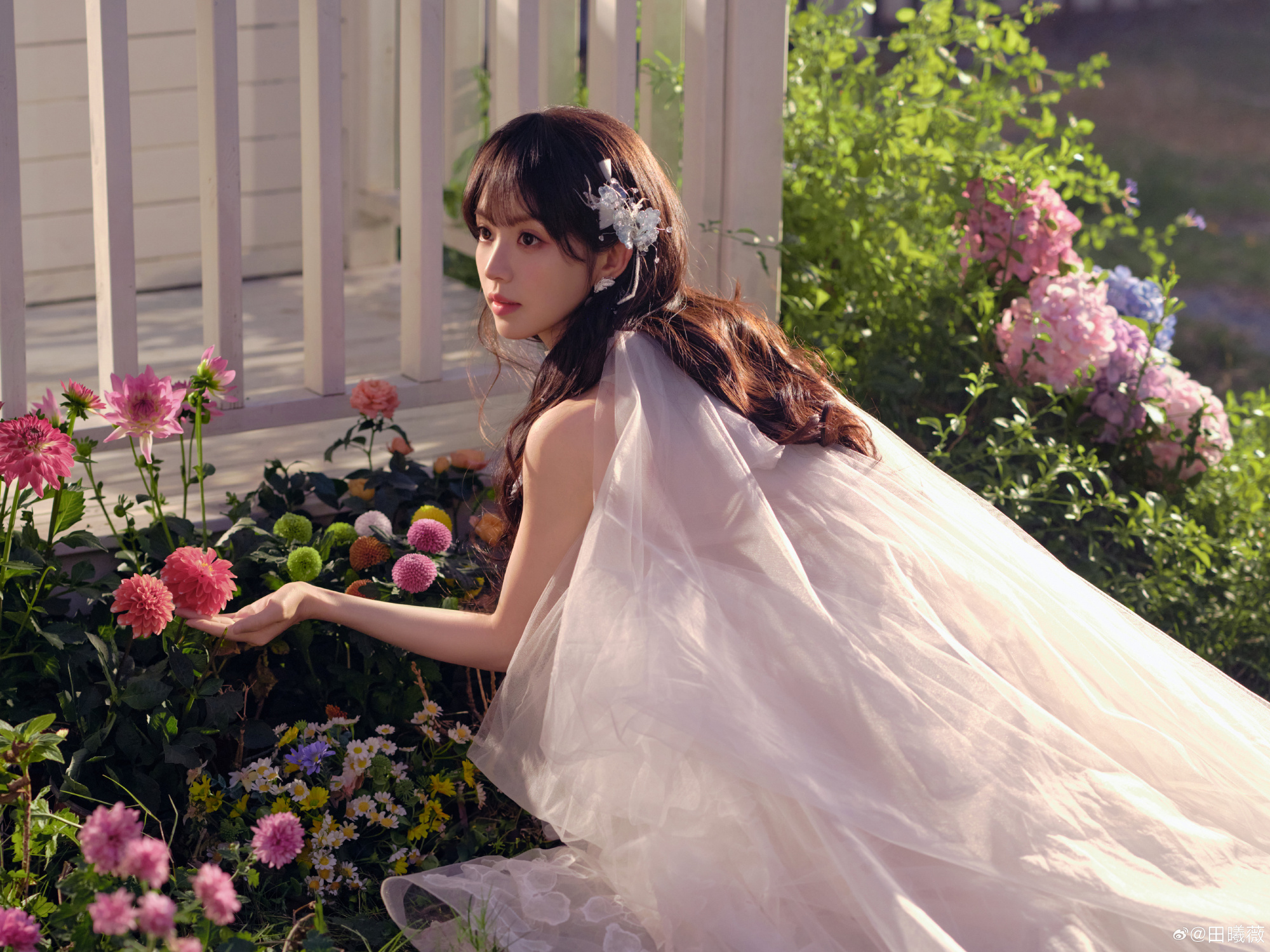 田曦薇非正式跨年派对长裙梦幻穿搭 田曦薇非正式跨年派对长裙梦幻穿搭