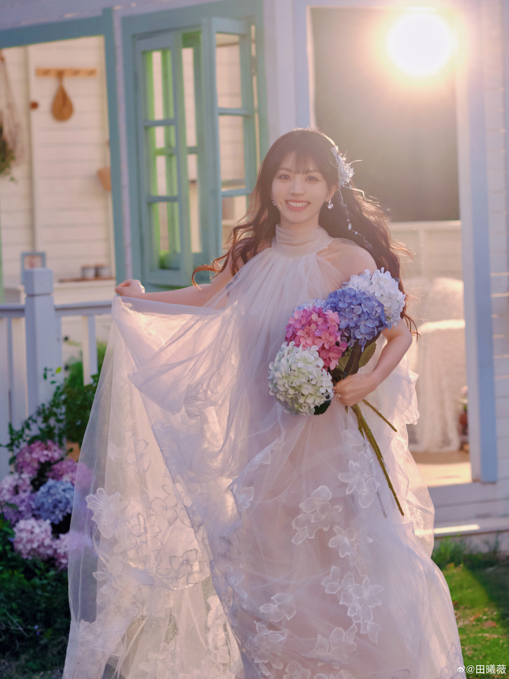 田曦薇非正式跨年派对长裙梦幻穿搭 田曦薇非正式跨年派对长裙梦幻穿搭