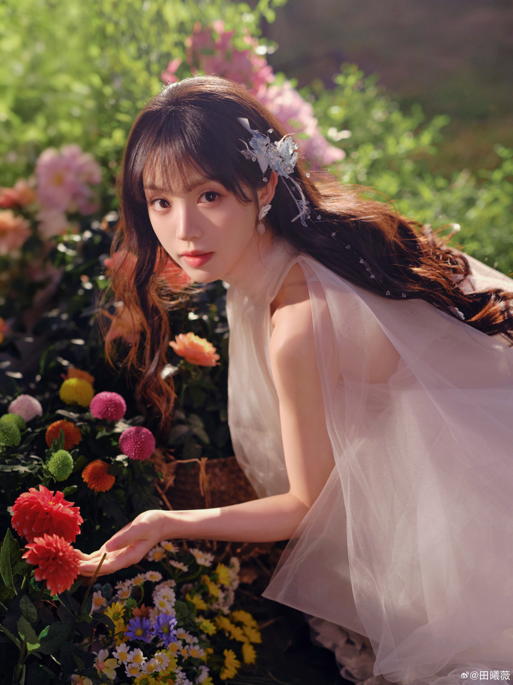 田曦薇非正式跨年派对长裙梦幻穿搭 田曦薇非正式跨年派对长裙梦幻穿搭