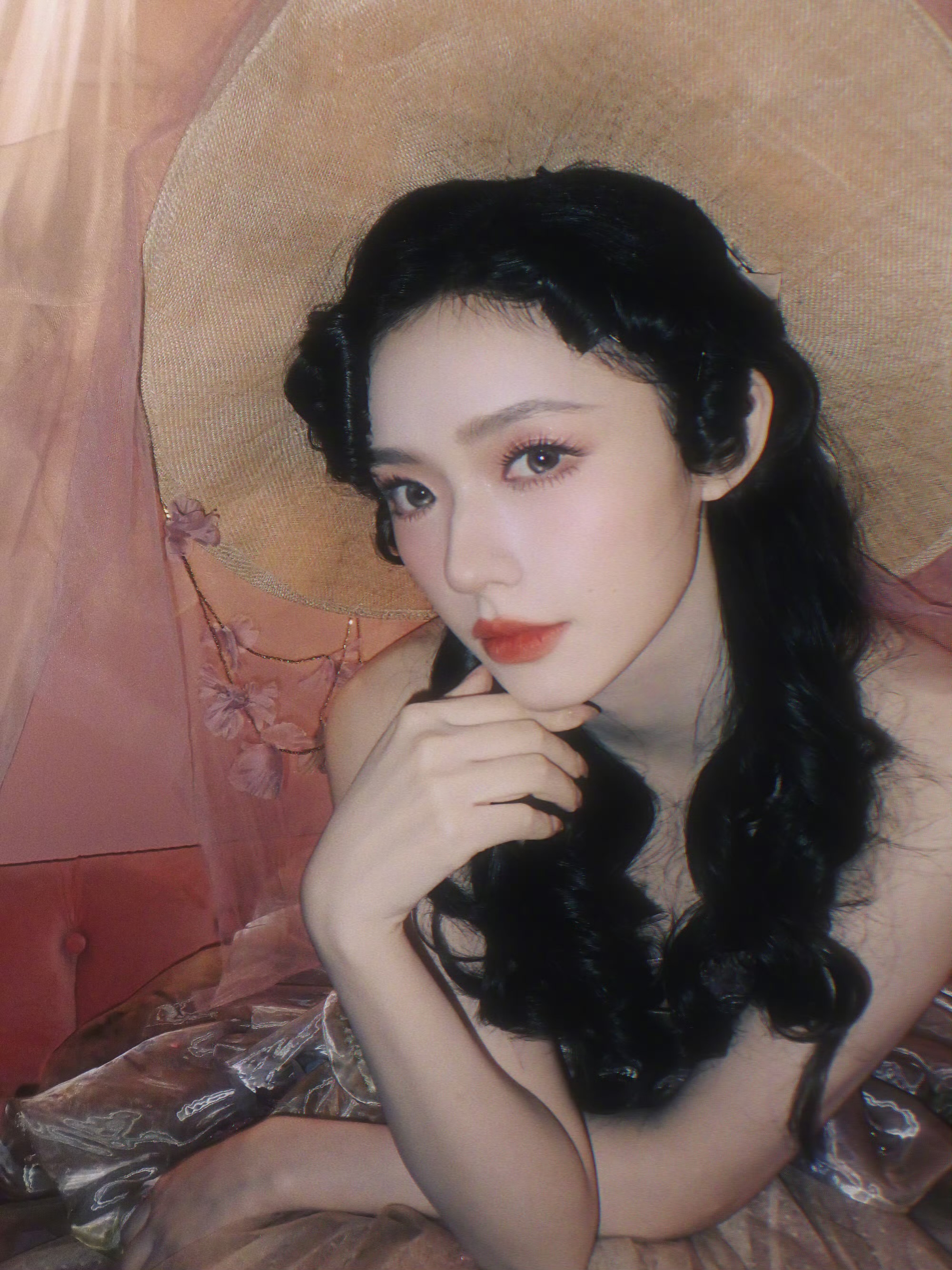 林允梦幻裙装:是平行时空 绚烂明媚的另一种风景 林允梦幻裙装:是平行时空 绚烂明媚的另一种风景