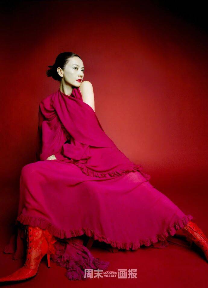 高圆圆这波光影大片，是把尚美珠宝焊在骨相里的优雅力量教科书