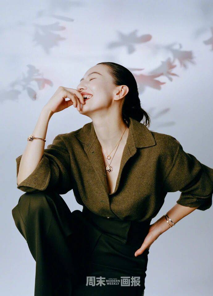 高圆圆这波光影大片，是把尚美珠宝焊在骨相里的优雅力量教科书