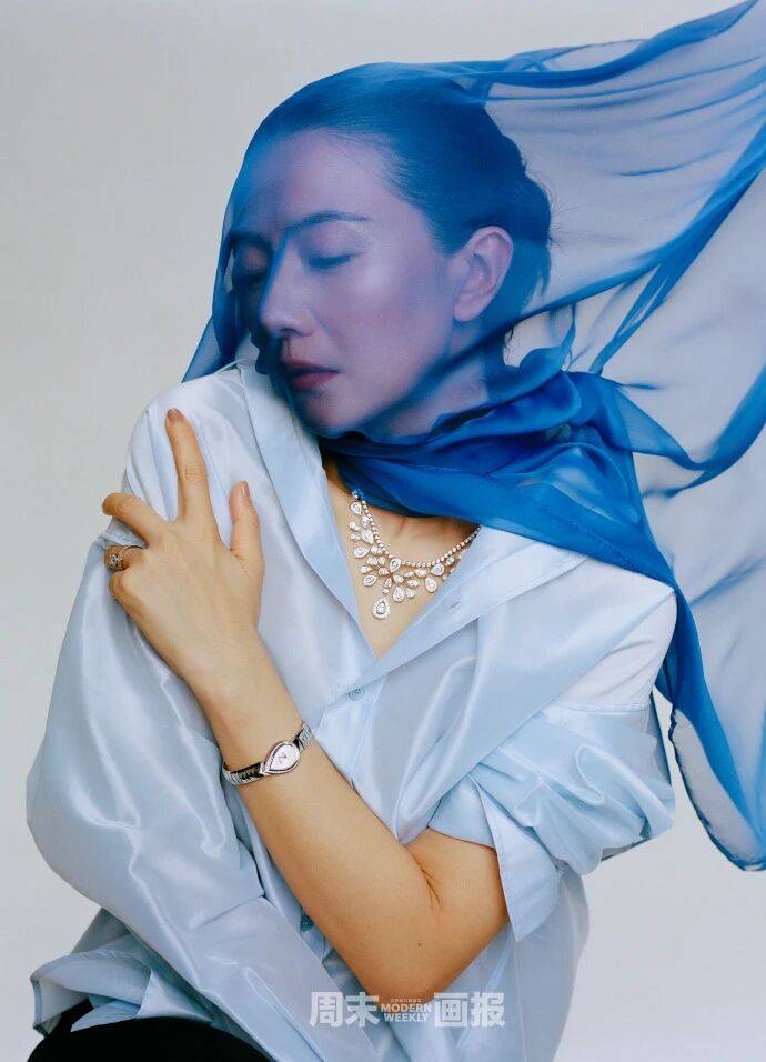 高圆圆这波光影大片，是把尚美珠宝焊在骨相里的优雅力量教科书