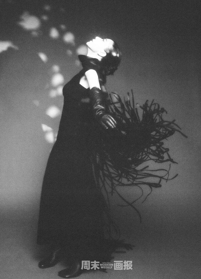 高圆圆这波光影大片，是把尚美珠宝焊在骨相里的优雅力量教科书