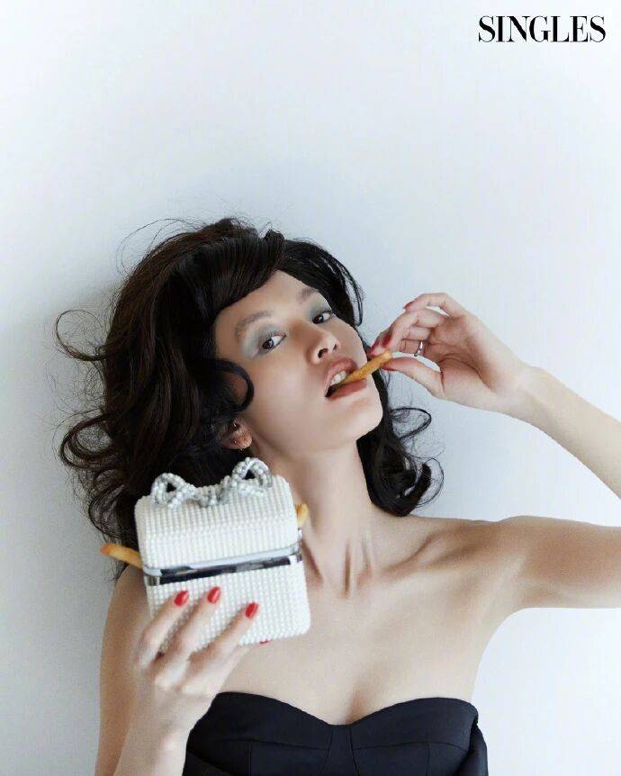 立花惠理的大片,把台前艳裹进幕后松 立花惠理的大片,把台前艳裹进幕后松