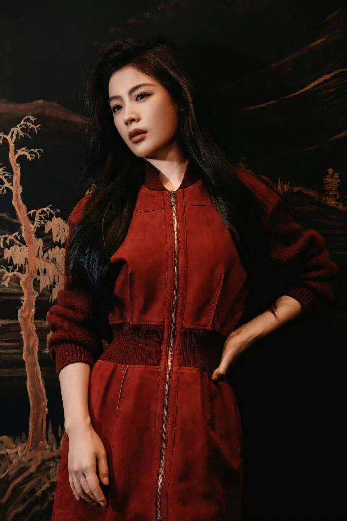 陈丽君的爱马仕,是大女主的 “利落舒展” 范本 陈丽君的爱马仕,是大女主的 “利落舒展” 范本