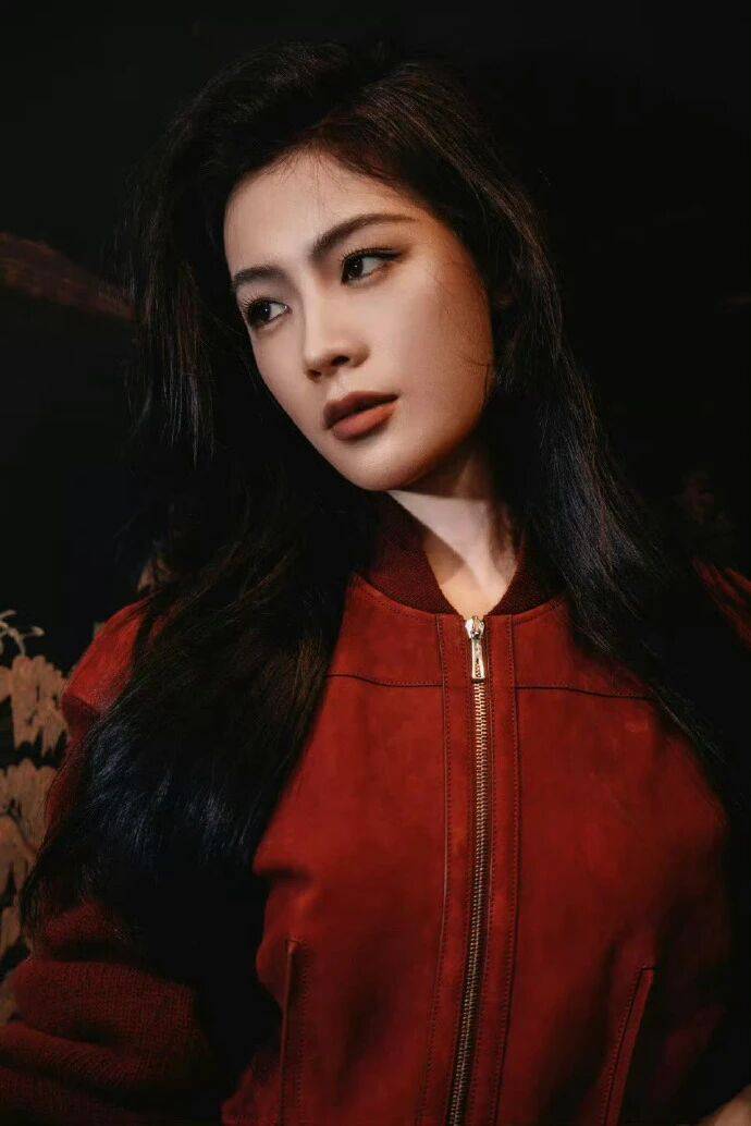 陈丽君的爱马仕，是大女主的 “利落舒展” 范本