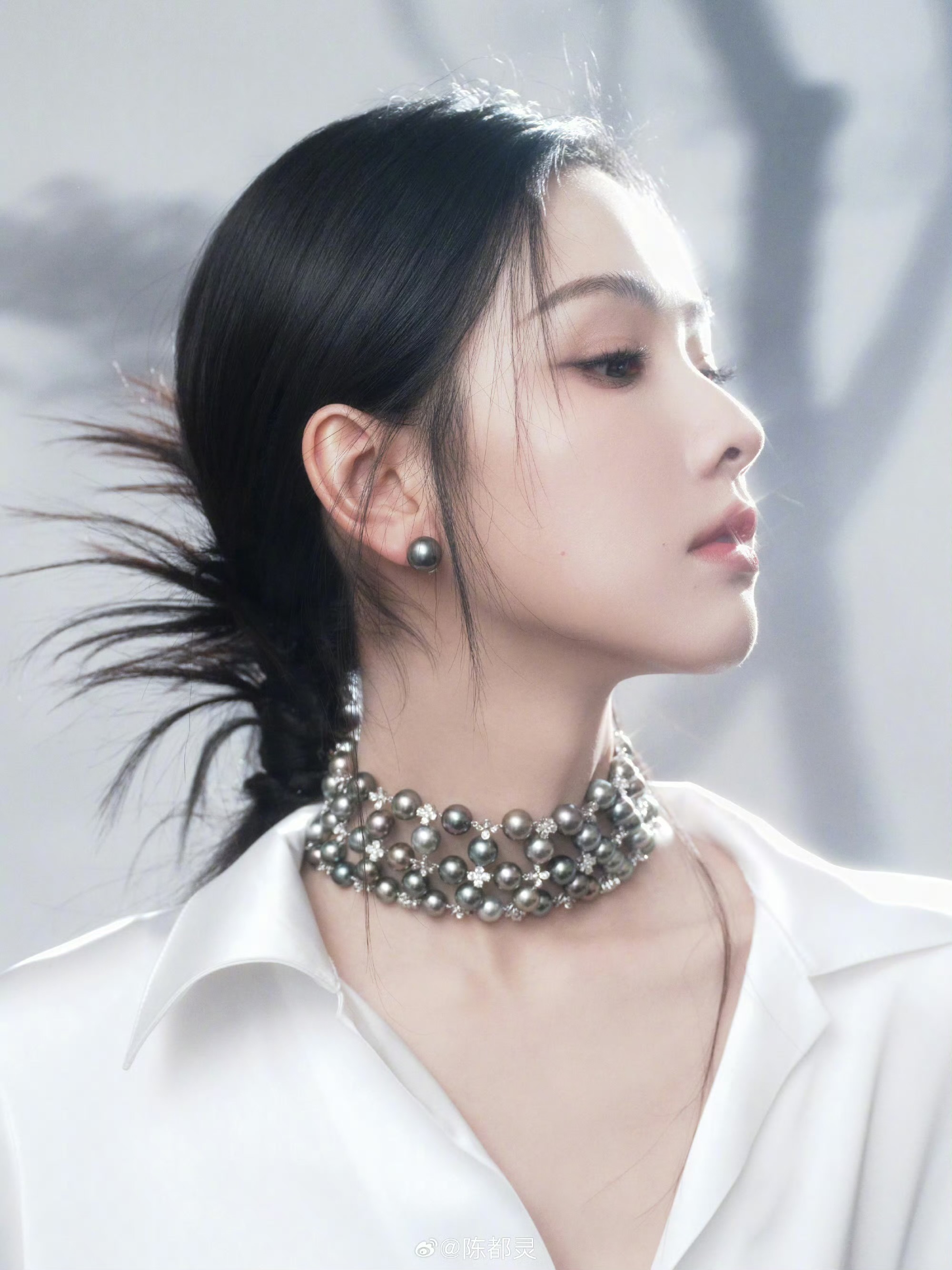 陈都灵一袭缎面白裙搭配MIKIMOTO高级珠宝亮相国剧盛典 陈都灵一袭缎面白裙搭配MIKIMOTO高级珠宝亮相国剧盛典