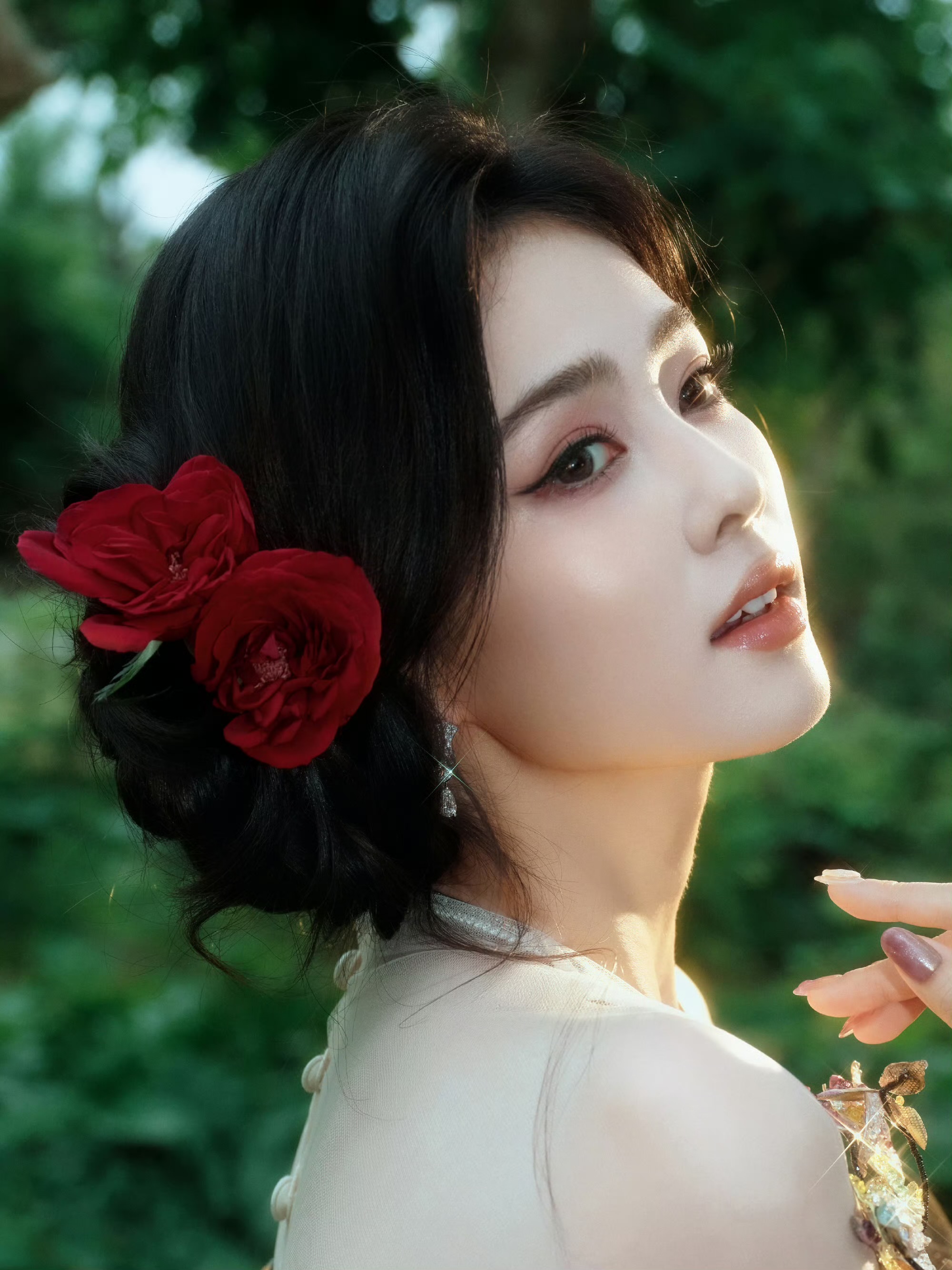 白鹿❤️❤️❤️红玫醉眼妆,太迷人 白鹿❤️❤️❤️红玫醉眼妆,太迷人