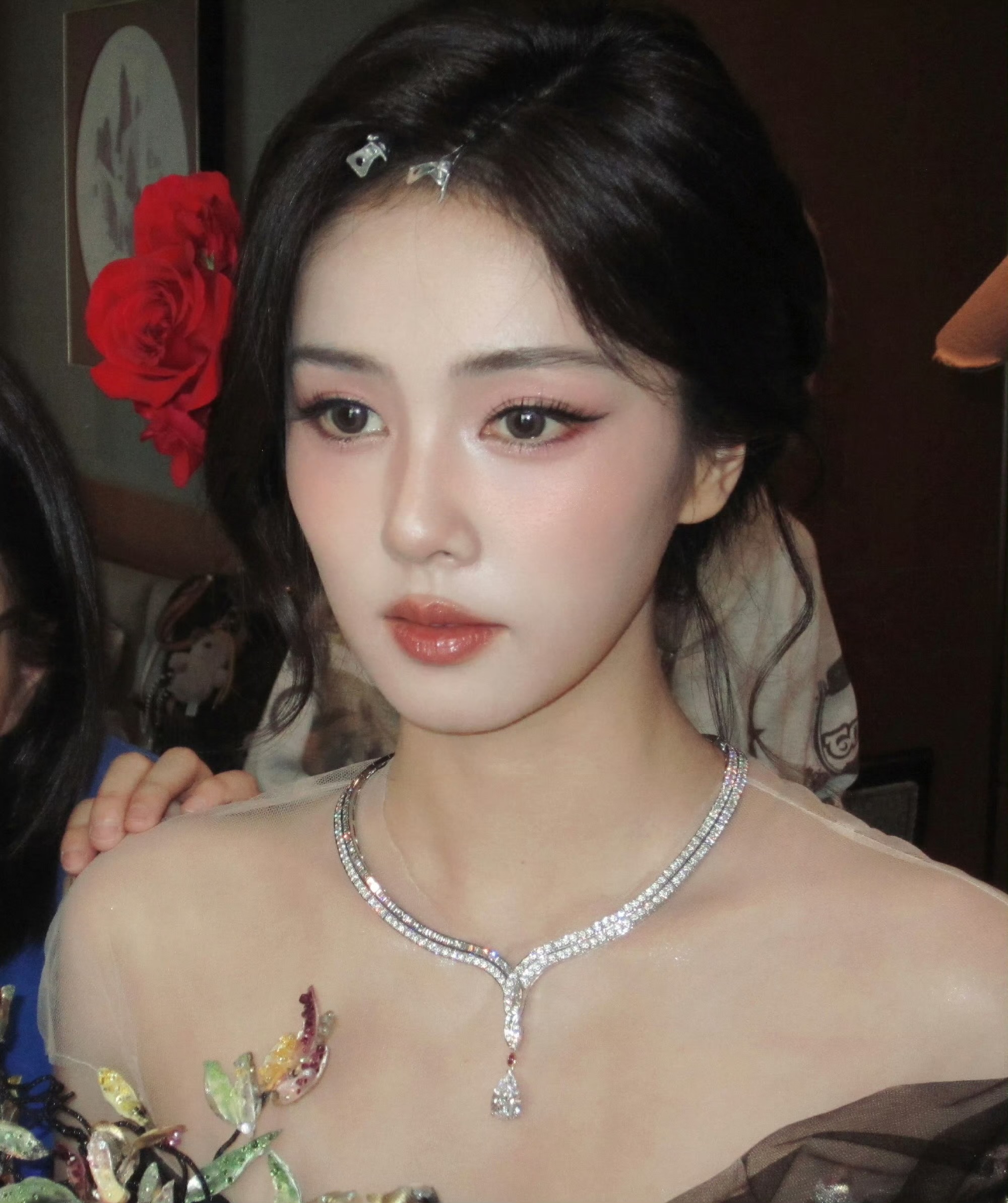 白鹿❤️❤️❤️红玫醉眼妆，太迷人