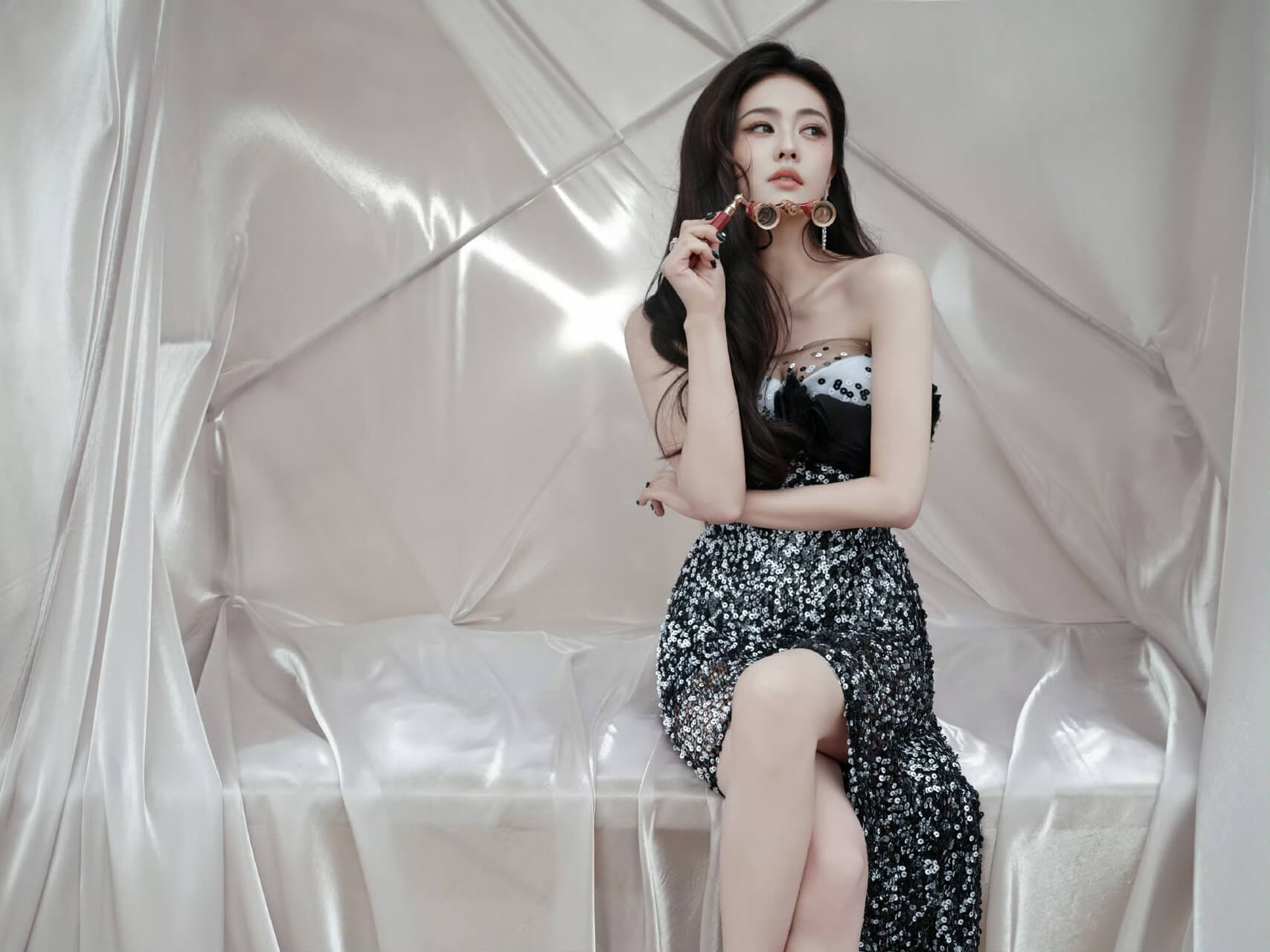 白鹿身穿Ulyana Sergeenko 2025春夏高定亮相星光大赏 白鹿身穿Ulyana Sergeenko 2025春夏高定亮相星光大赏