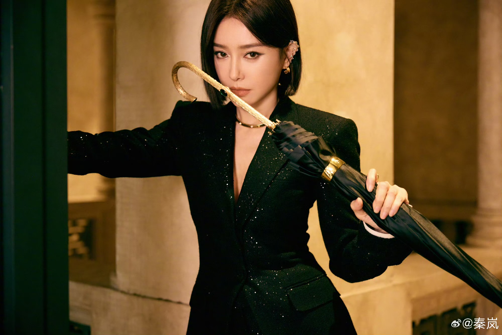 秦岚星光大赏红毯造型演了部双女主戏 秦岚星光大赏红毯造型演了部双女主戏