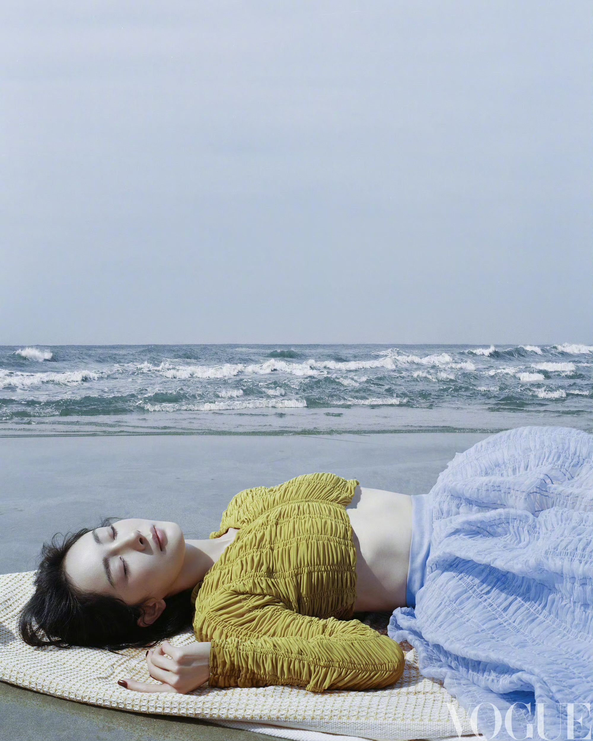 杨幂VOGUE开年刊封面 杨幂海边女骑士时尚大片 杨幂VOGUE开年刊封面 杨幂海边女骑士时尚大片