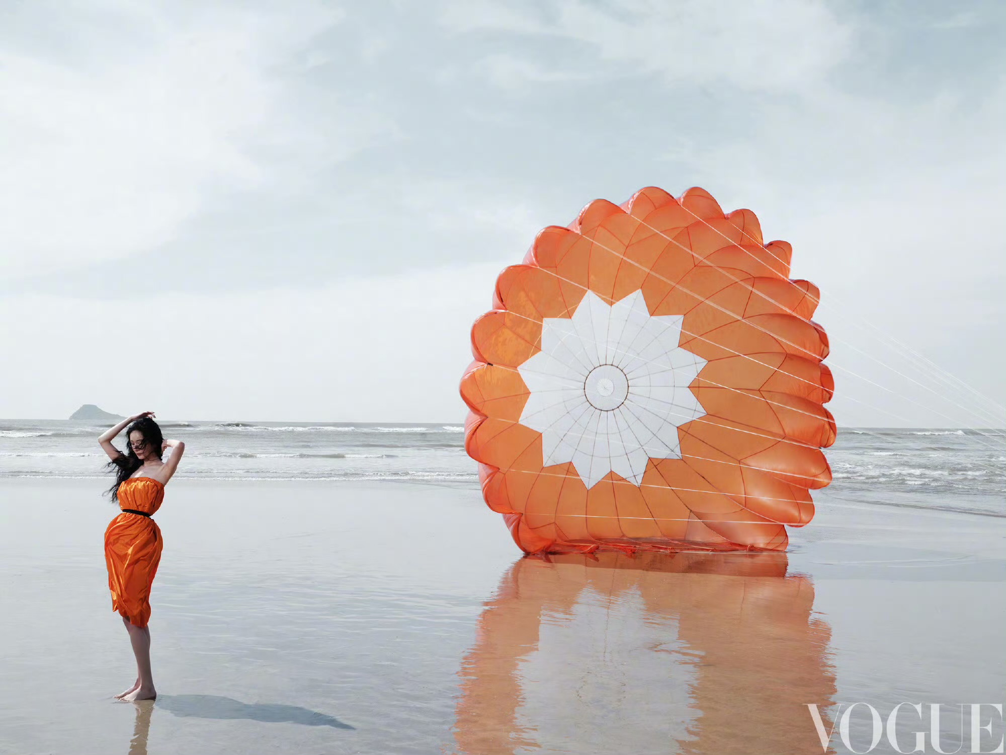 杨幂VOGUE开年刊封面 杨幂海边女骑士时尚大片 杨幂VOGUE开年刊封面 杨幂海边女骑士时尚大片