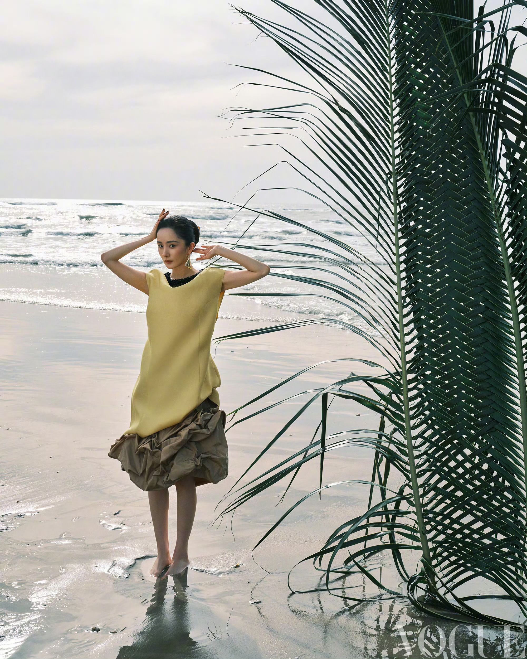 杨幂VOGUE开年刊封面 杨幂海边女骑士时尚大片 杨幂VOGUE开年刊封面 杨幂海边女骑士时尚大片