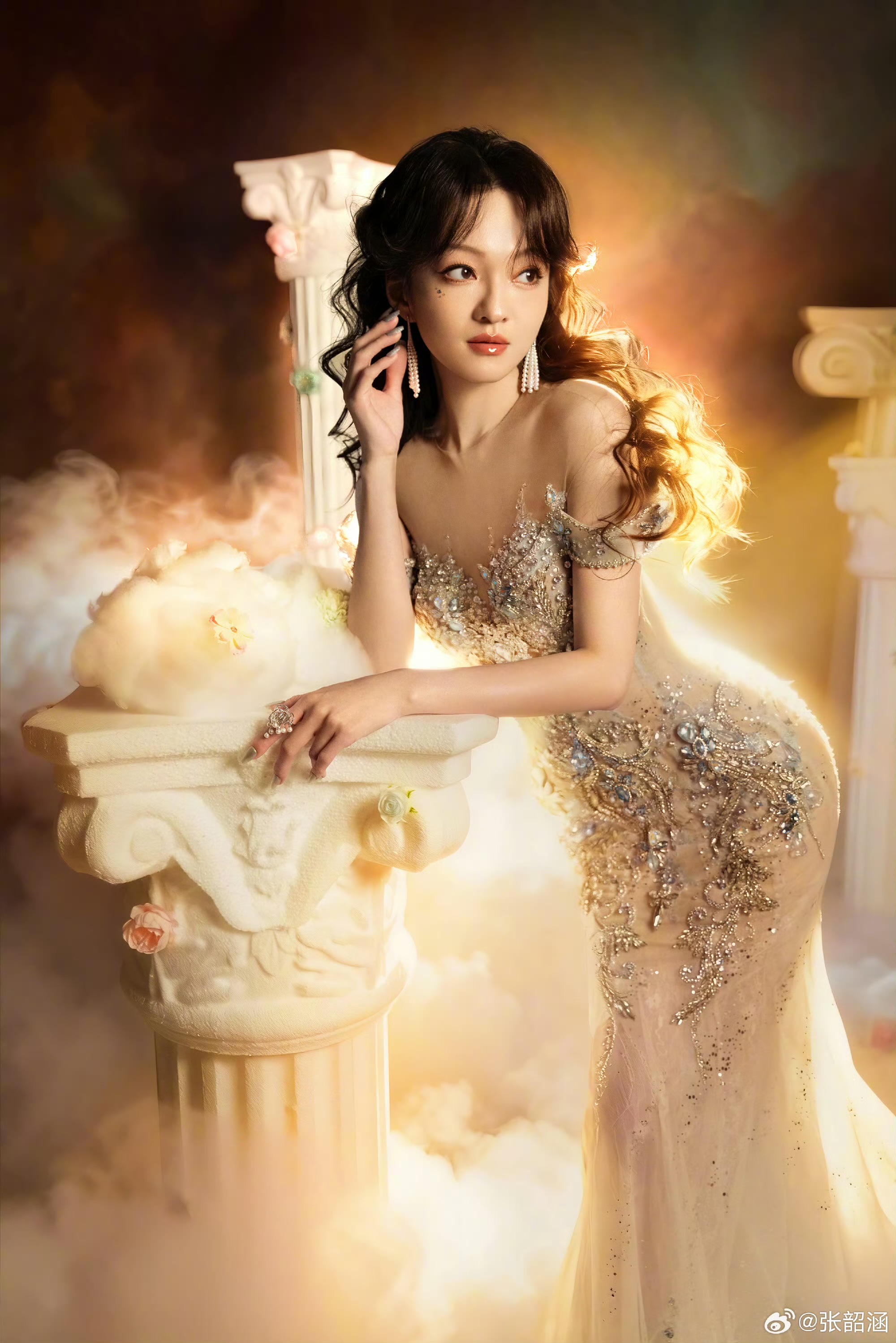 张韶涵2025B站跨年晚会梦幻造型 张韶涵2025B站跨年晚会梦幻造型