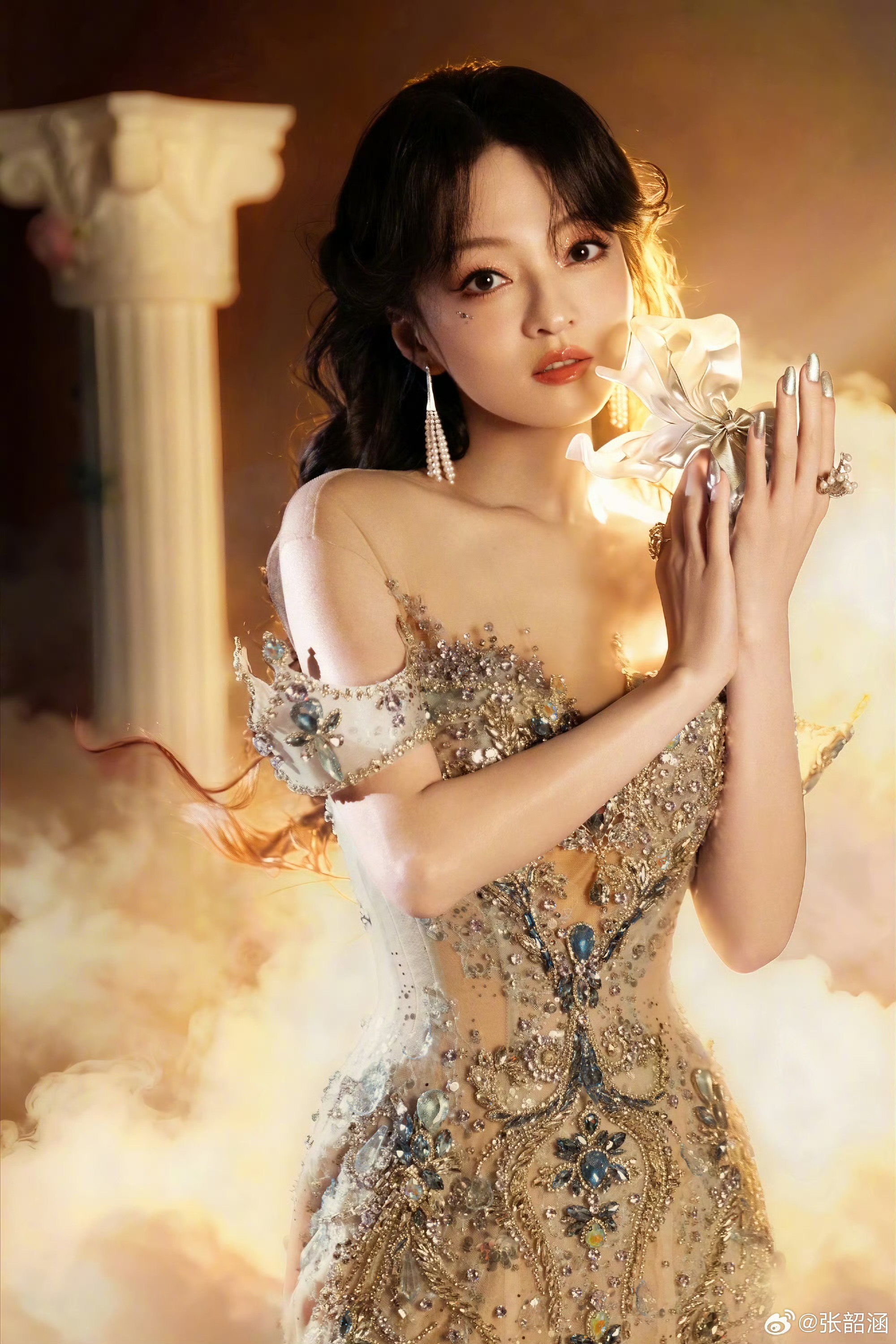 张韶涵2025B站跨年晚会梦幻造型 张韶涵2025B站跨年晚会梦幻造型